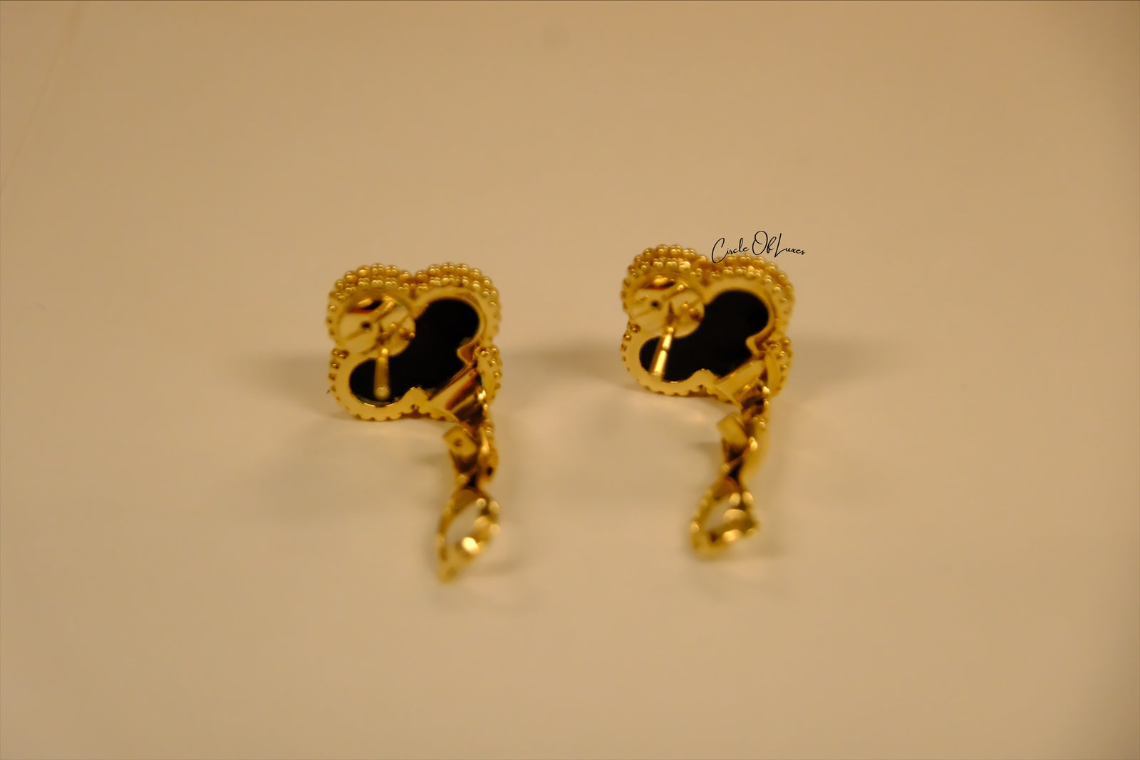 VANCLEEF & ARPELS ONYX VINTAGE EARRING GHW