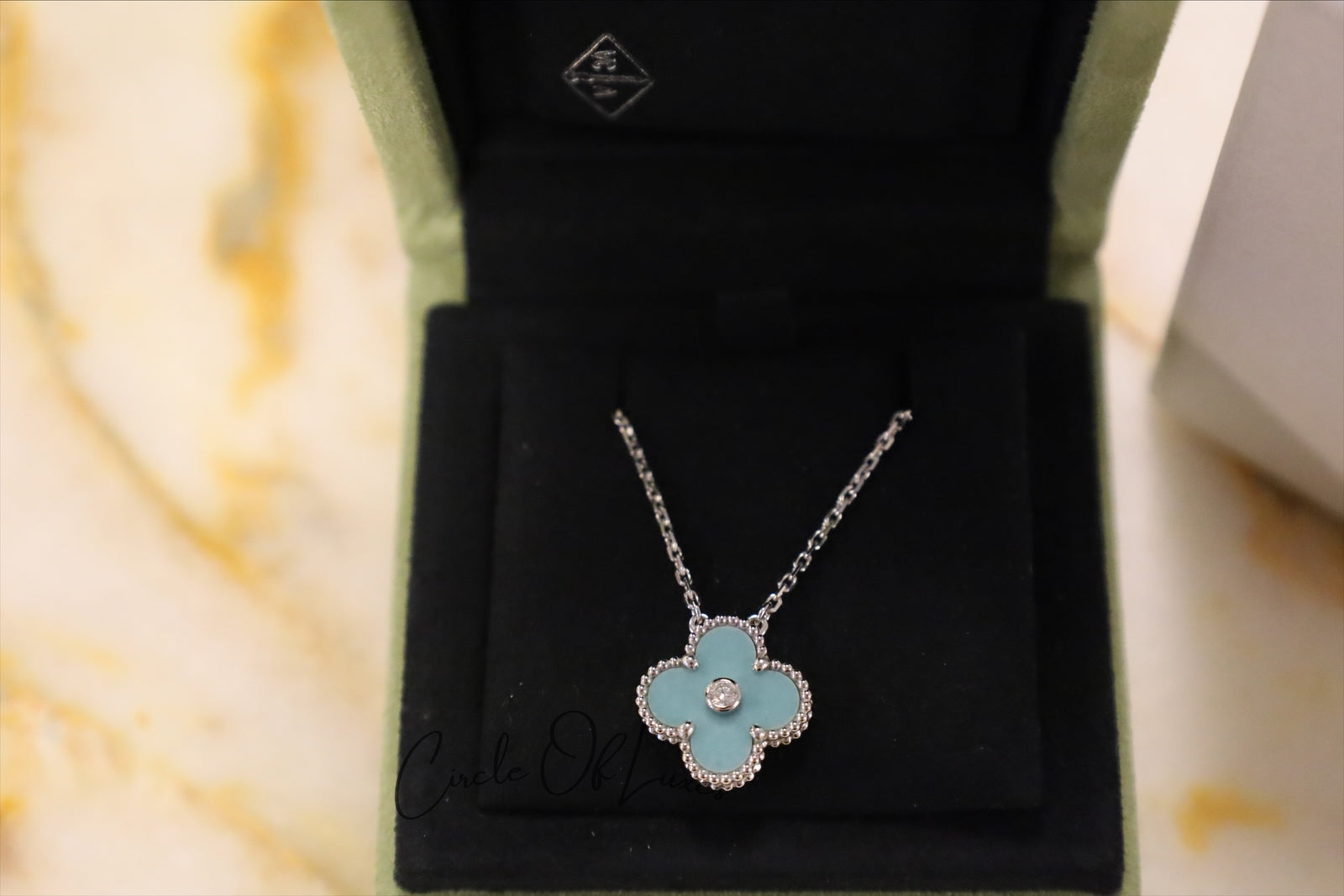 VAN CLEEF HOLIDAY PENDANT WHITE GOLD