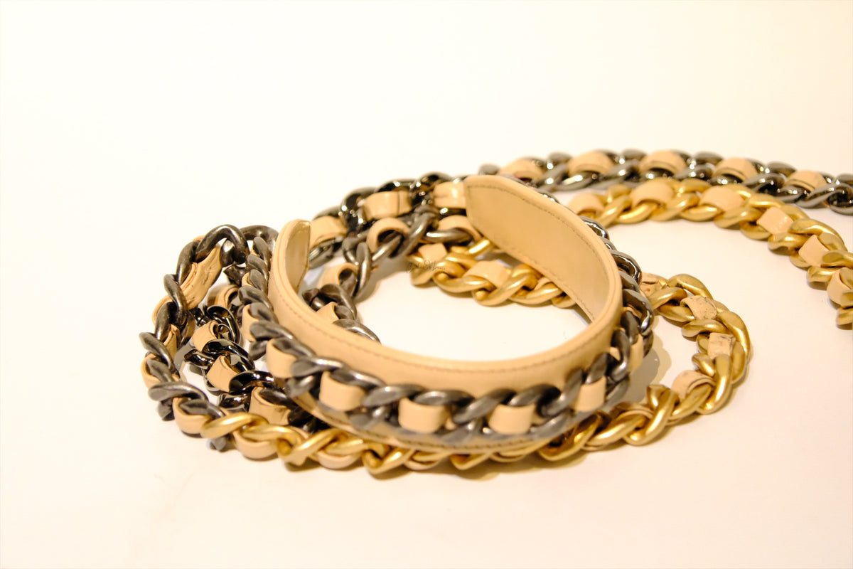 CHANEL 19 ROUND CLUTCH WITH CHAIN