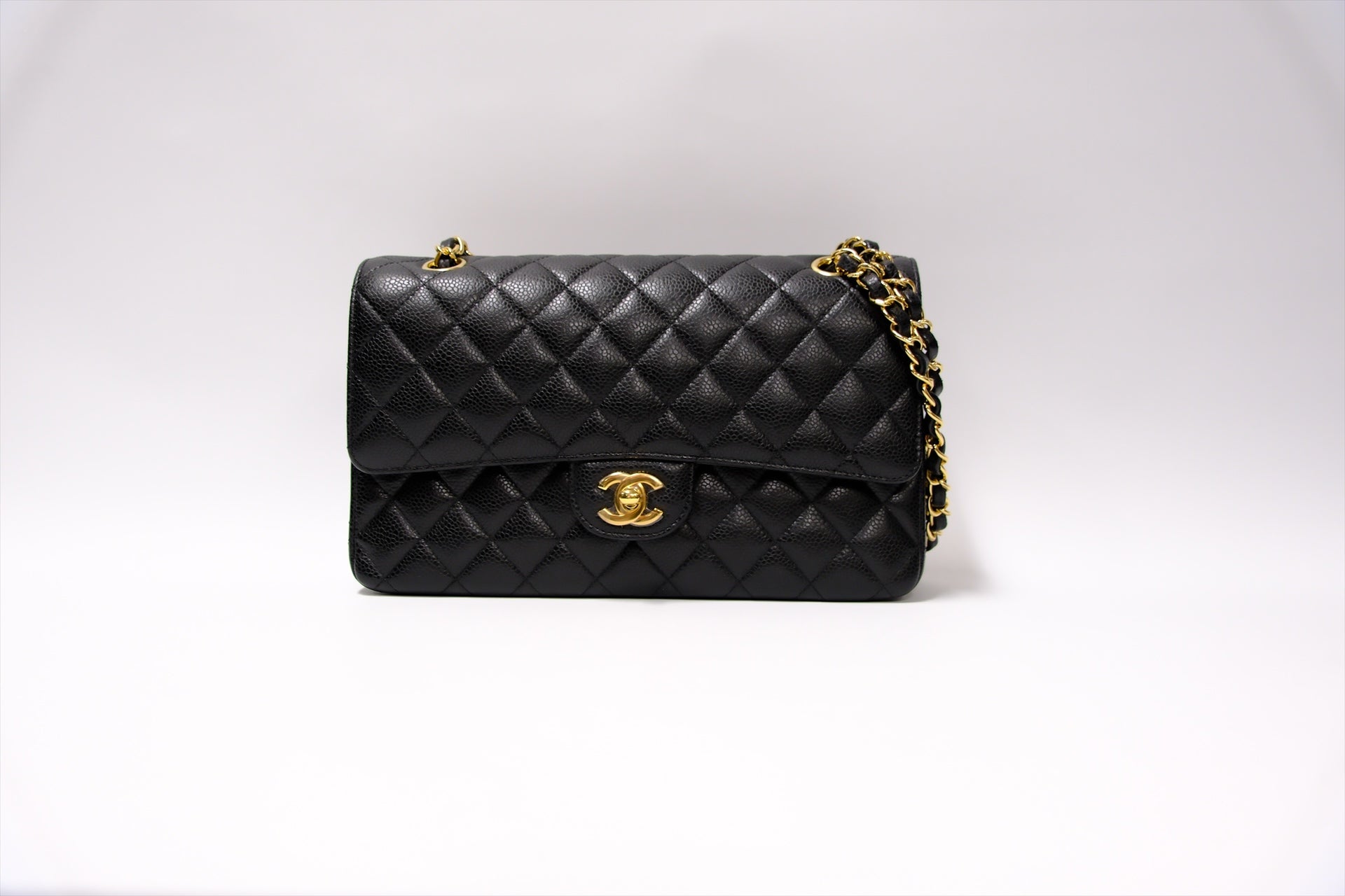 CHANEL MEDIUM CAVIAR CLASSIC FLAP BLACK GHW