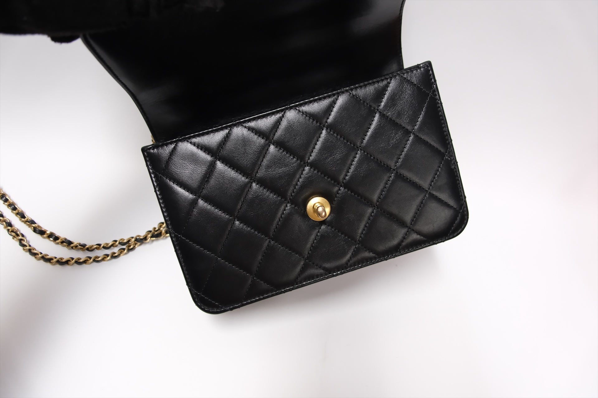 CHANEL GOLD CRUSH FLAP BAG BLACK CALFSKIN GHW