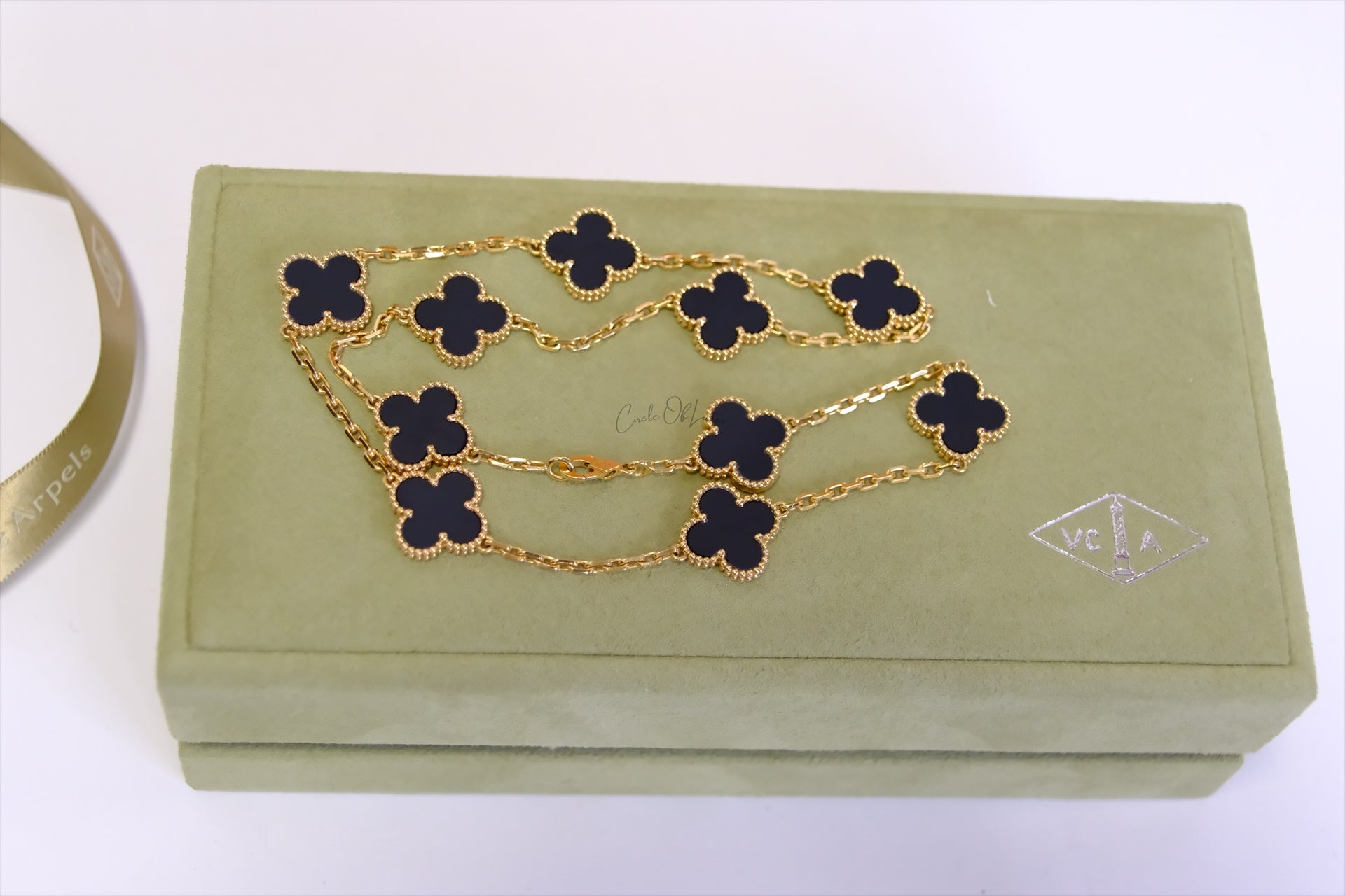 VAN CLEEF & ARPELS VINTAGE ALHAMBRA 10 MOTIF PENDANT ONYX YELLOW GOLD