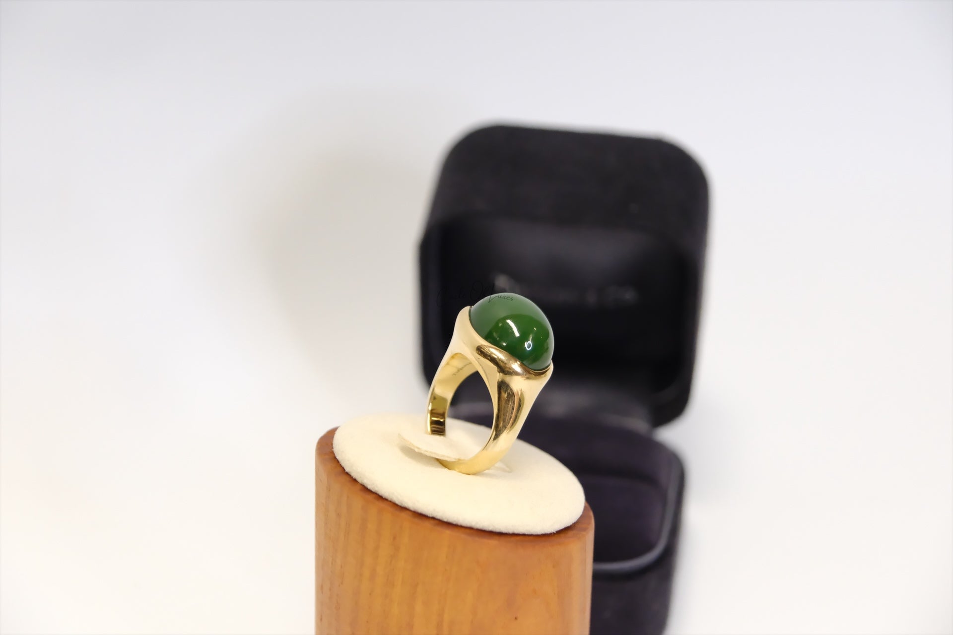 Rare TFN X Elsa Peretti™ Cabochon Ring
in Yellow Gold with Green Nephrite Jade
