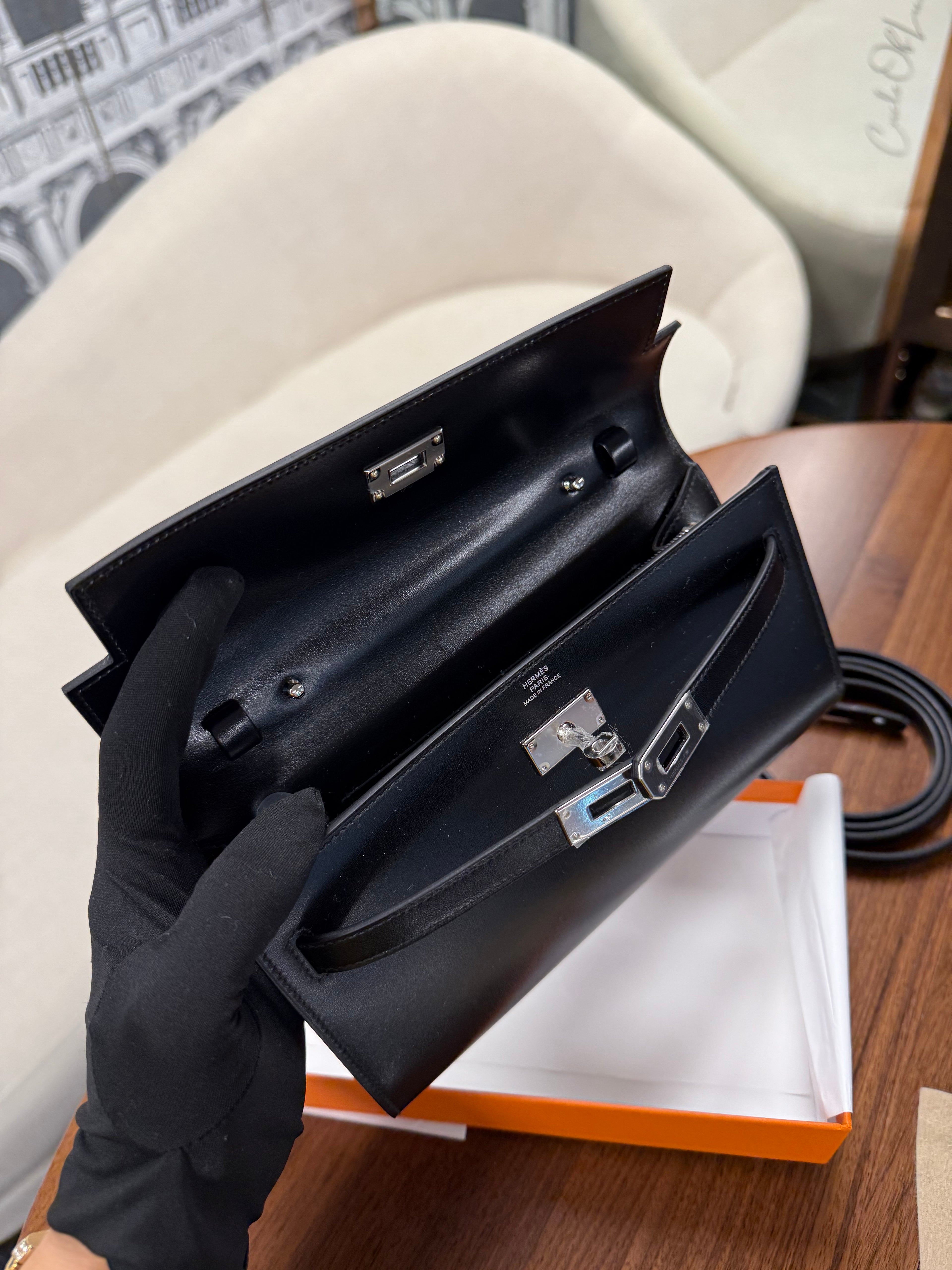 HERMES KELLY BOX LEATHER NOIR  PHW STAMP K