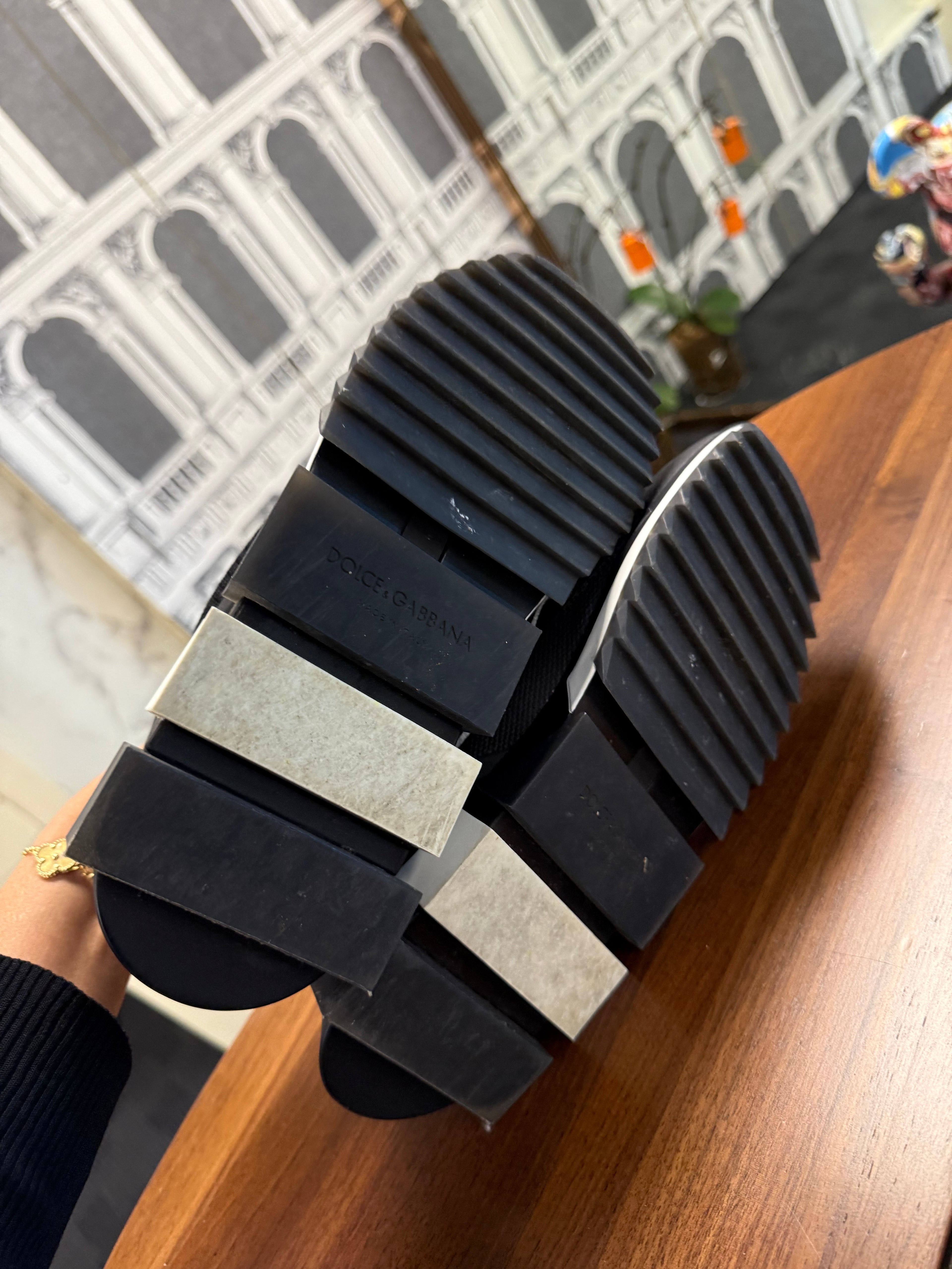 DOCLE & GABANA TRAINER SIZE 40.5