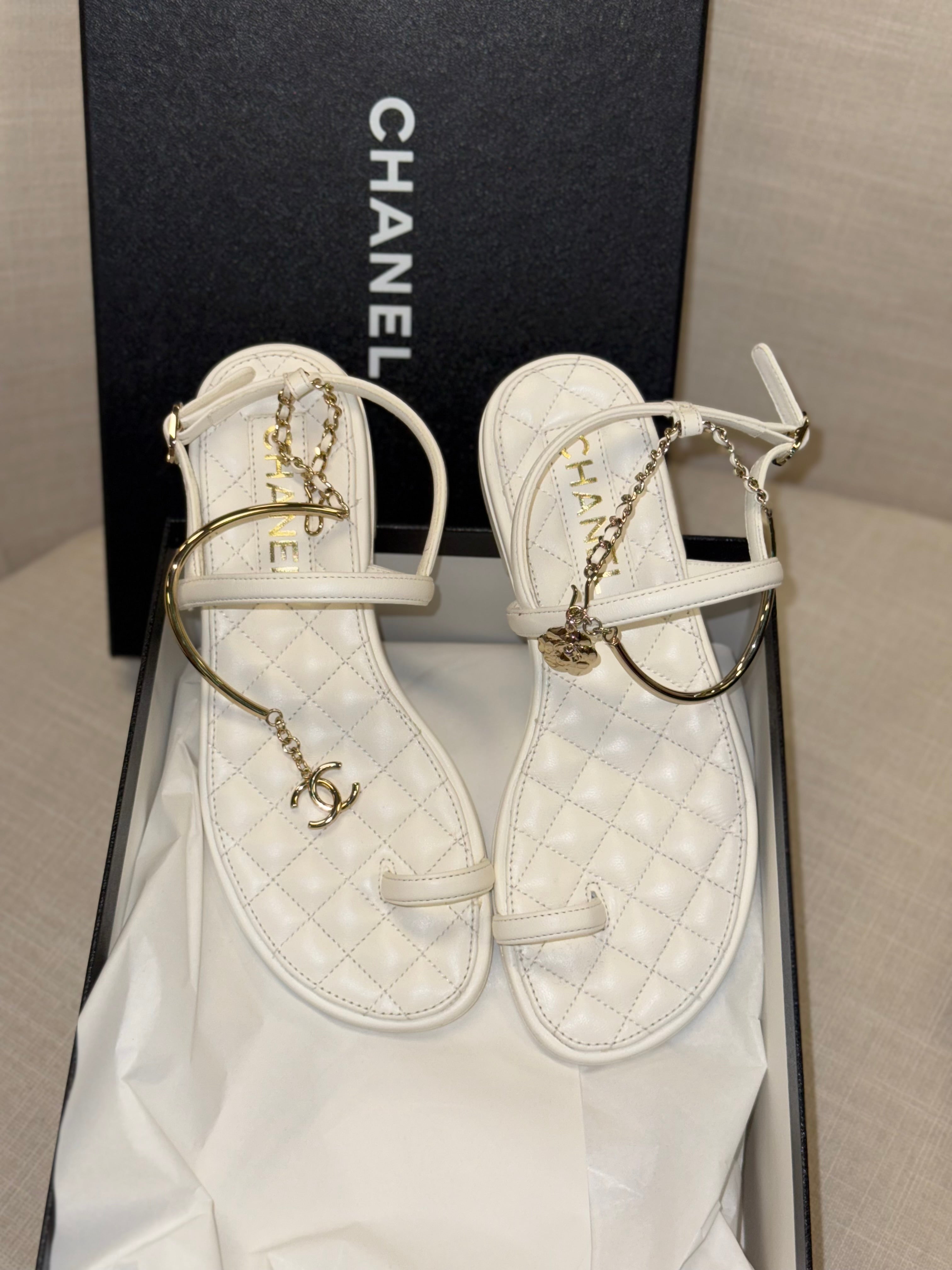 CHANEL WHITE SANDAL 36C