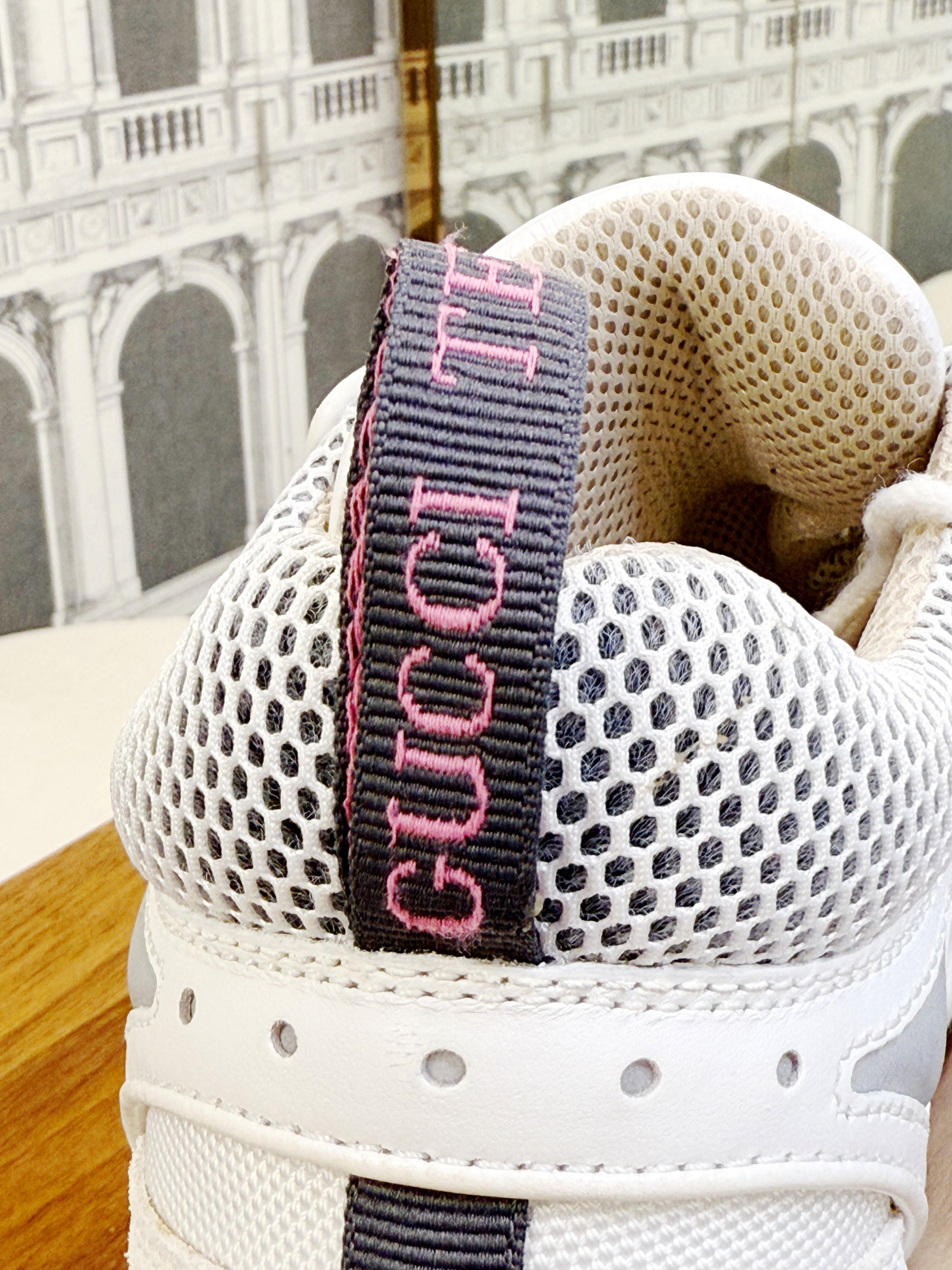 GUCCI FLASHTREK WHITE SHOES SIZE 6