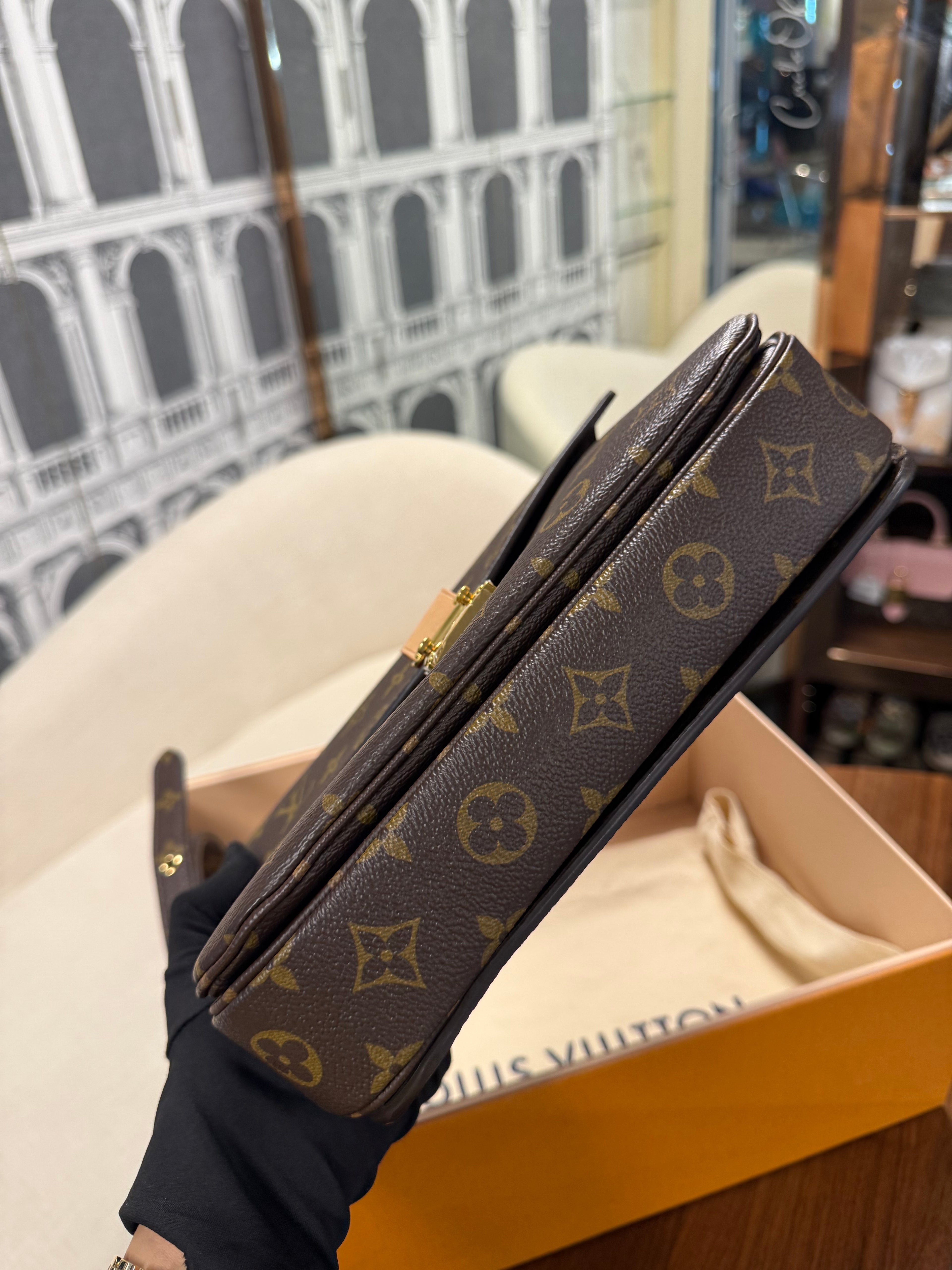 LOUIS VUITTON POCHETTE METIS MONOGRAM