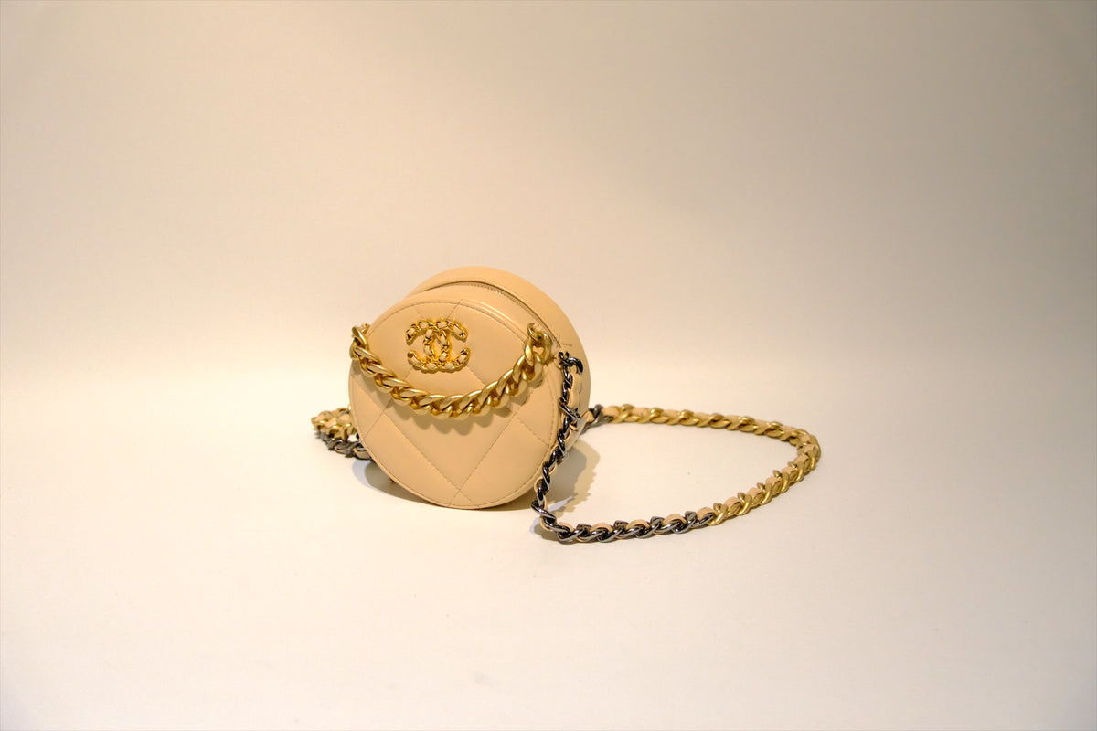 CHANEL 19 ROUND CLUTCH WITH CHAIN