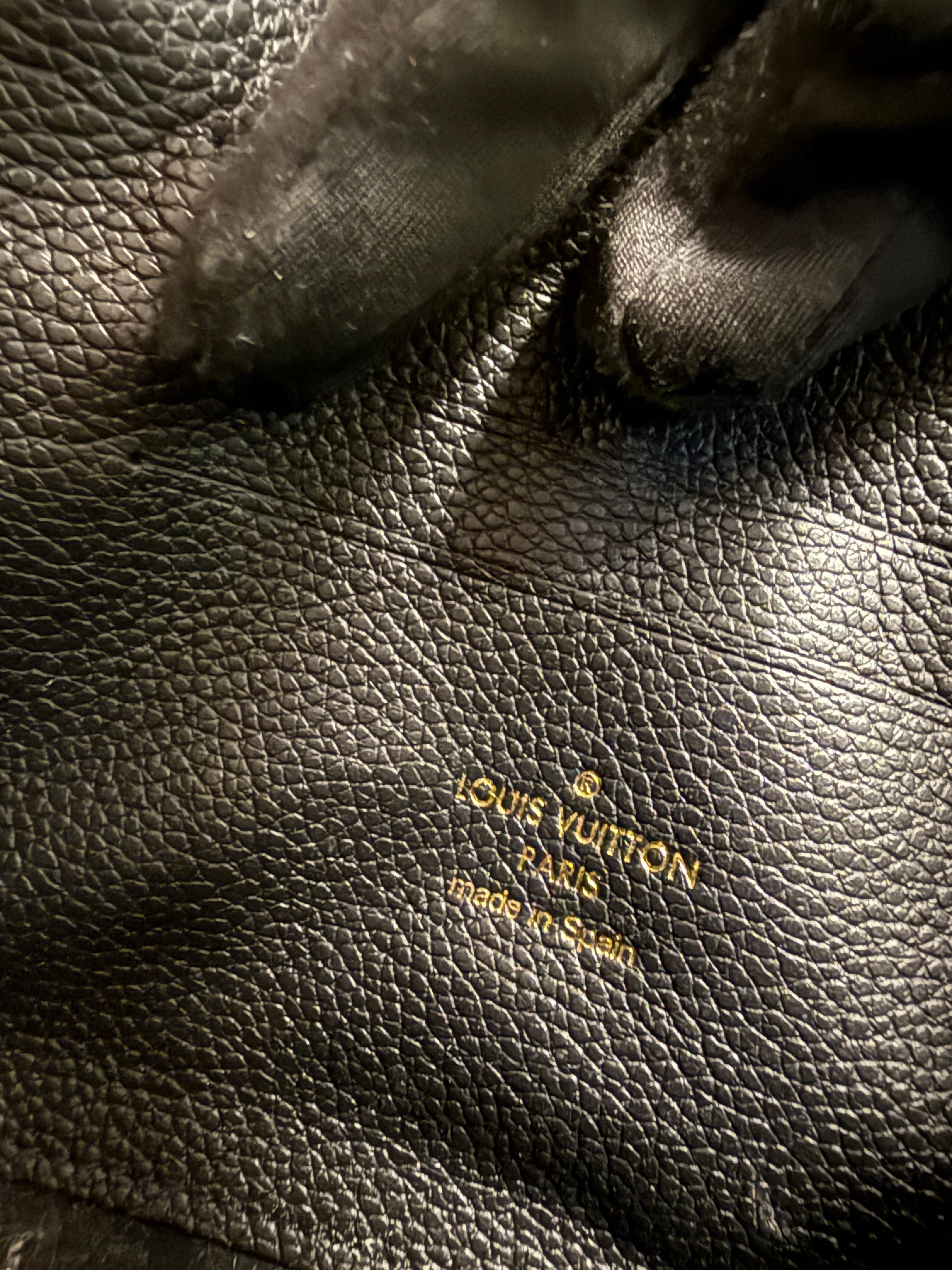 LOUIS VUITTON DOUBLE ZIP EMPRINENTE