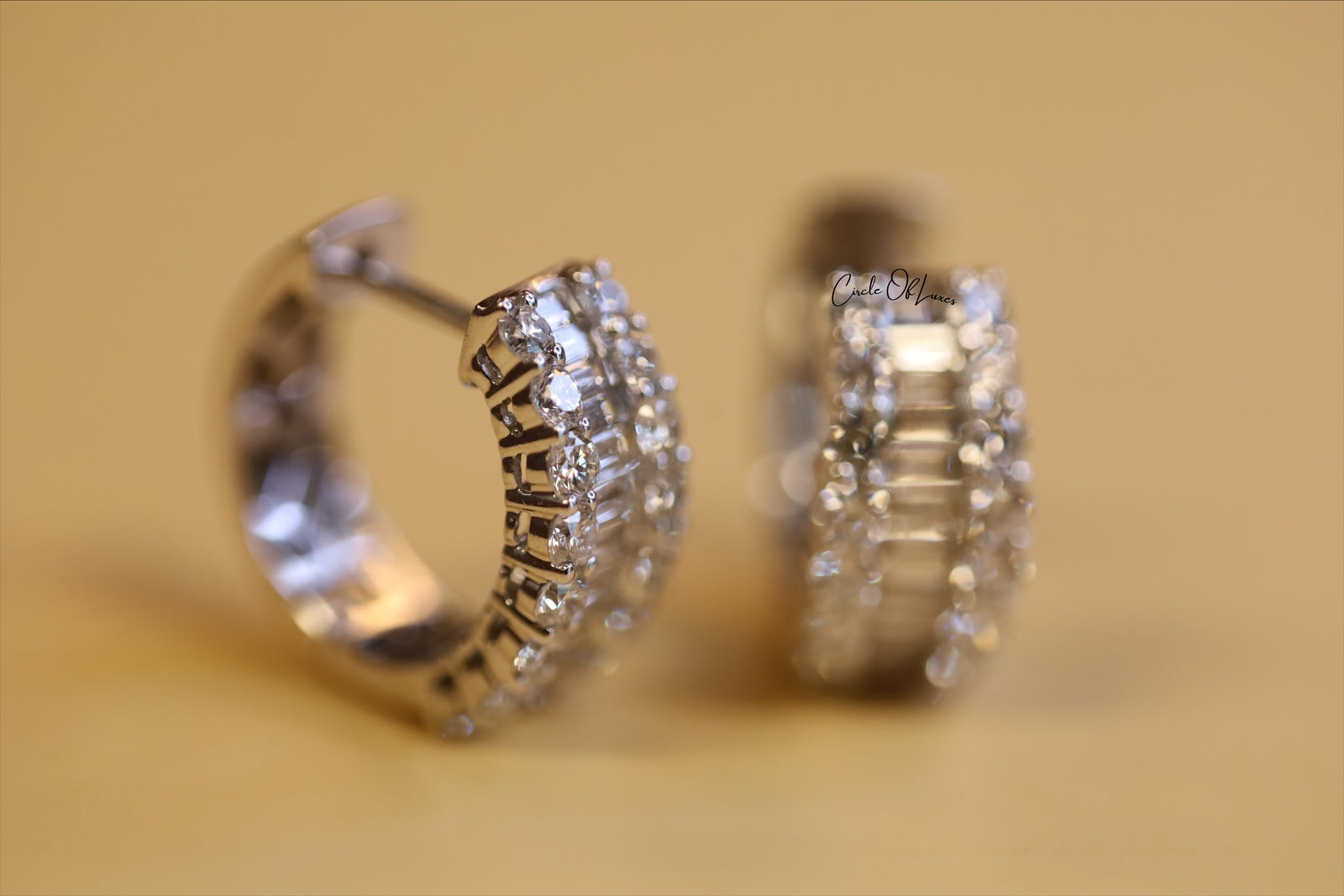 18ct WHITE GOLD CLAW SET ROUND BRILLIANT & BAGUETTE DIAMONDS EARRING
