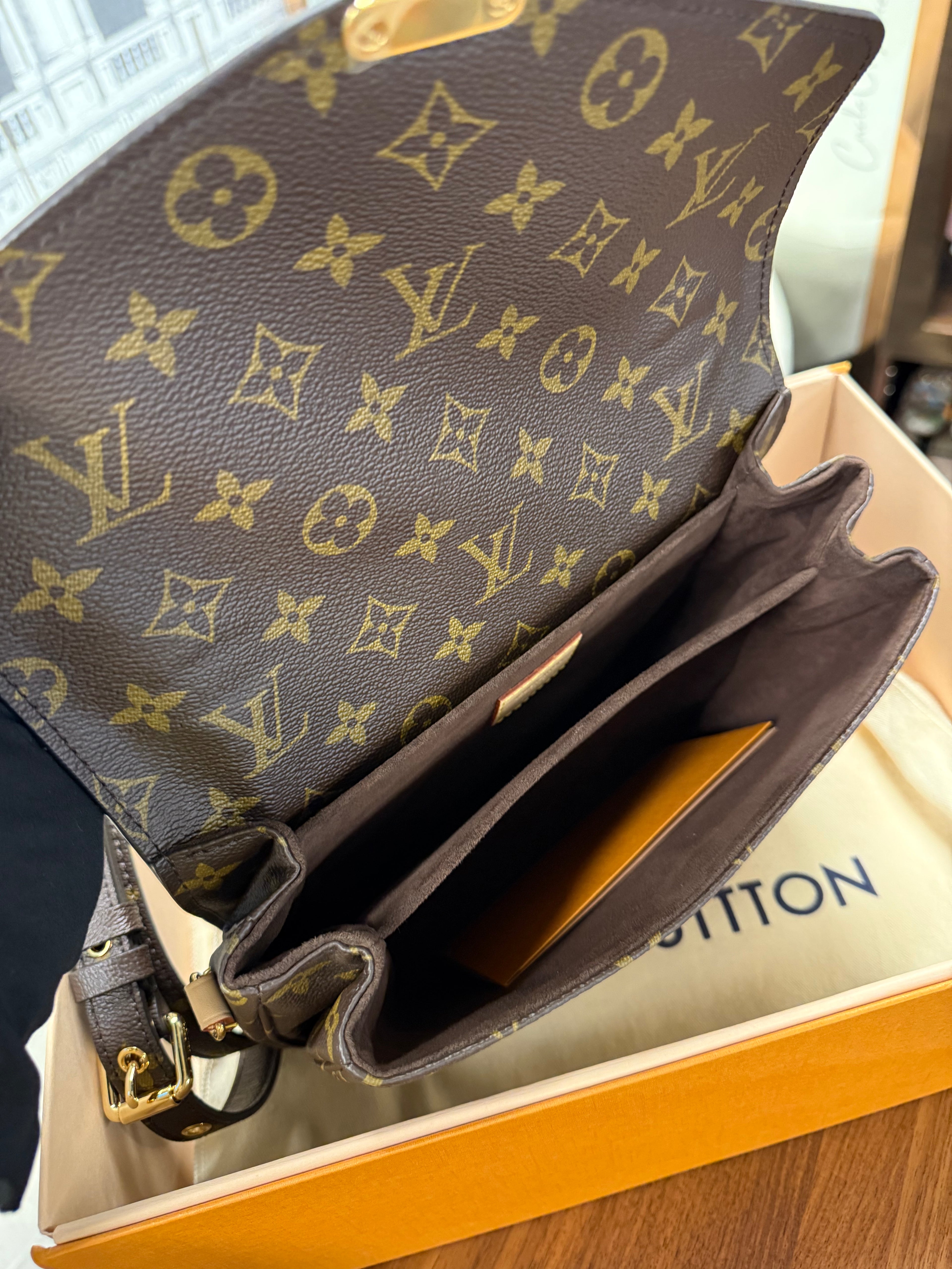 LOUIS VUITTON POCHETTE METIS MONOGRAM