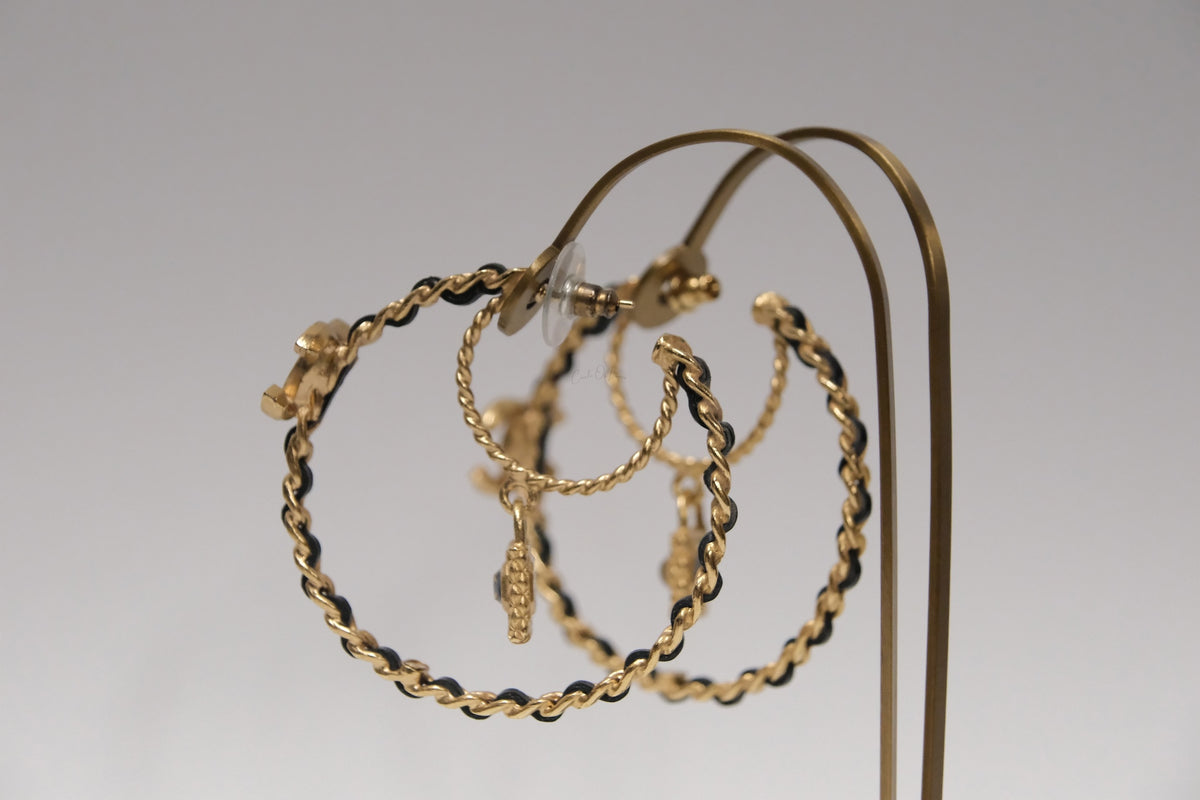 CHANEL 20P HOOPS EARRING GOLD TONE