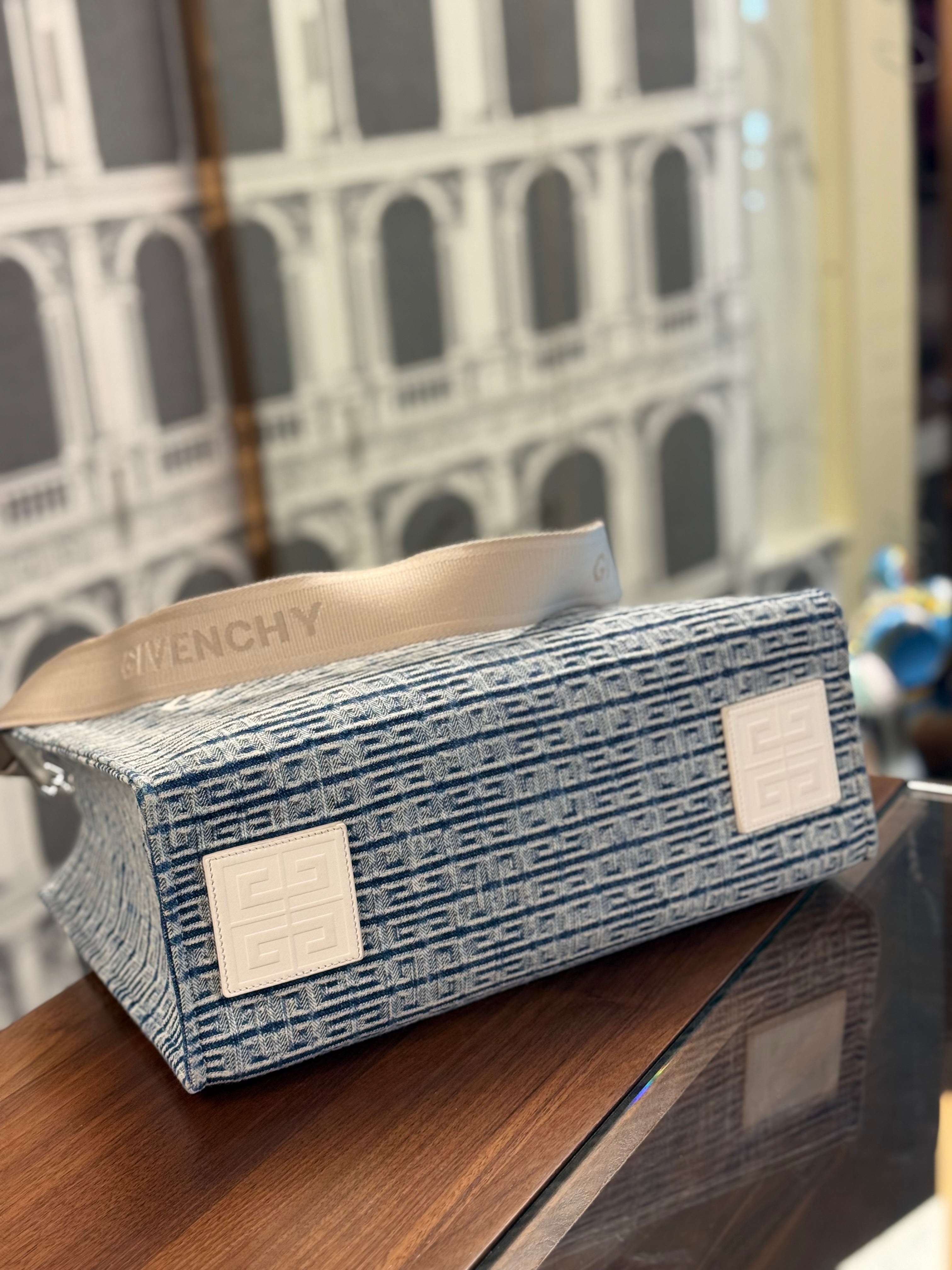 GIVENCHY TOTE MEDIUM CANVAS