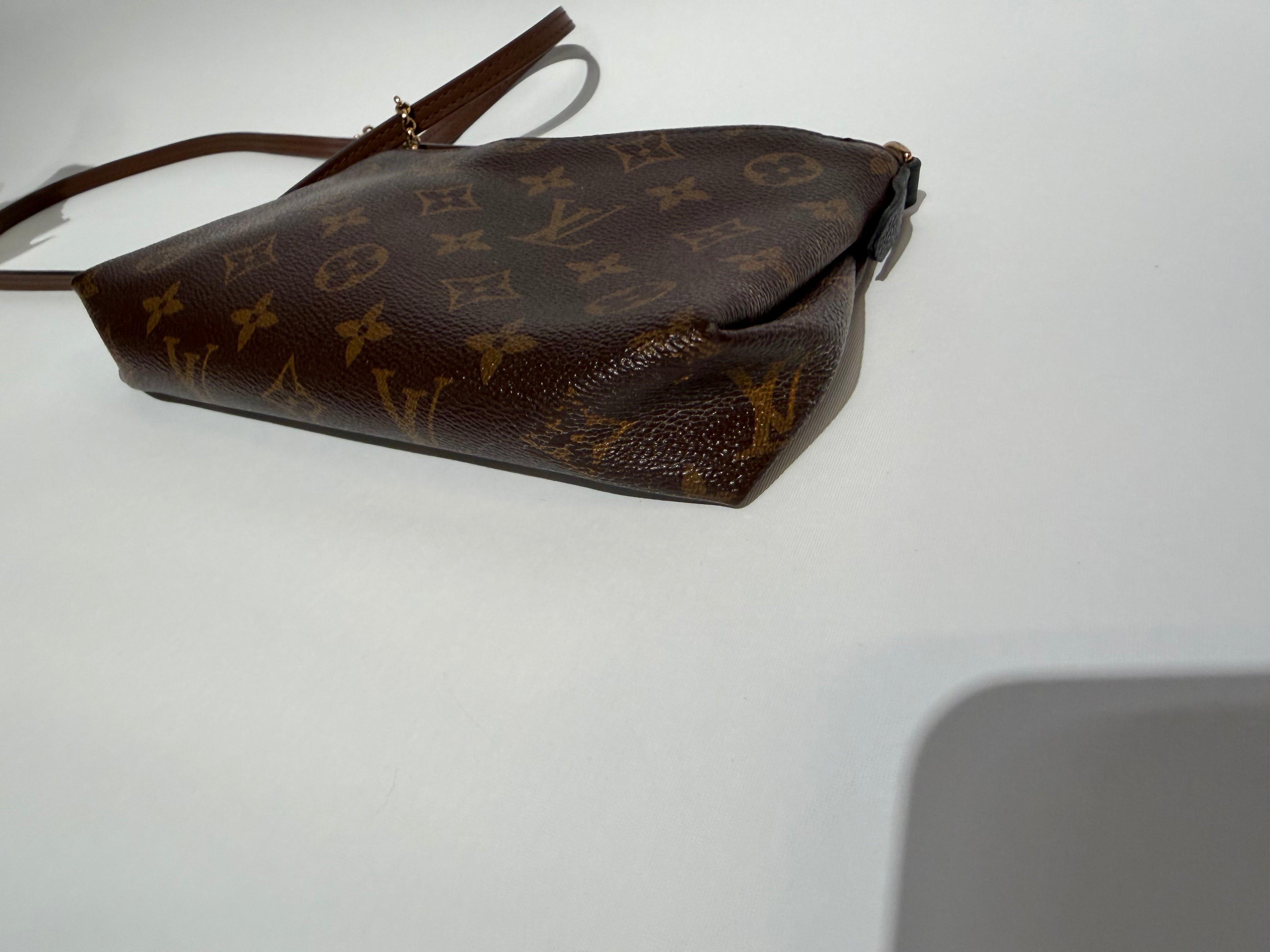 LOUIS VUITTON PALLAS MONOGRAM /NOIR CLUTCH  2