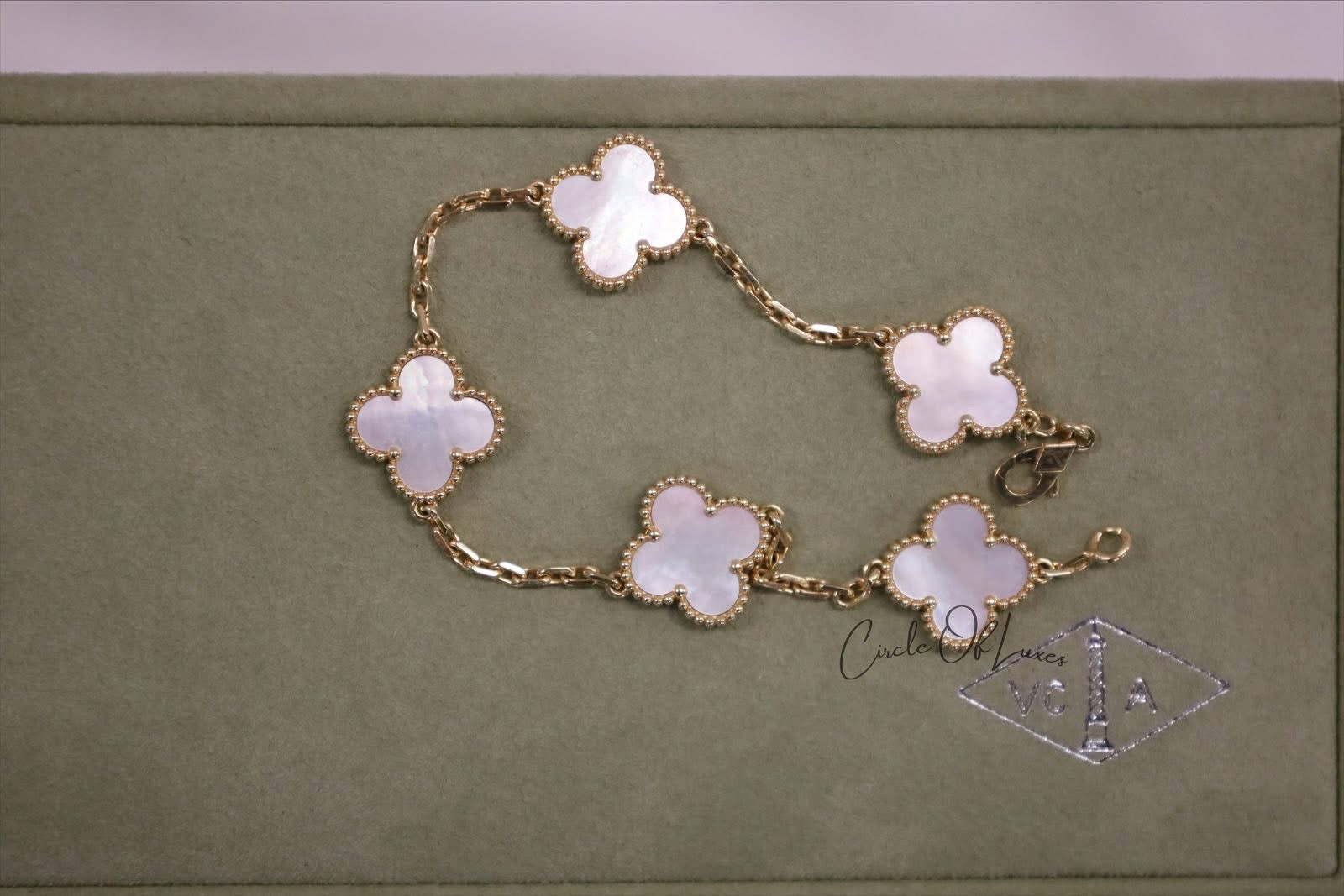 VANCLEEF & ARPEL 5 MOTIF BRACLET MOP YG