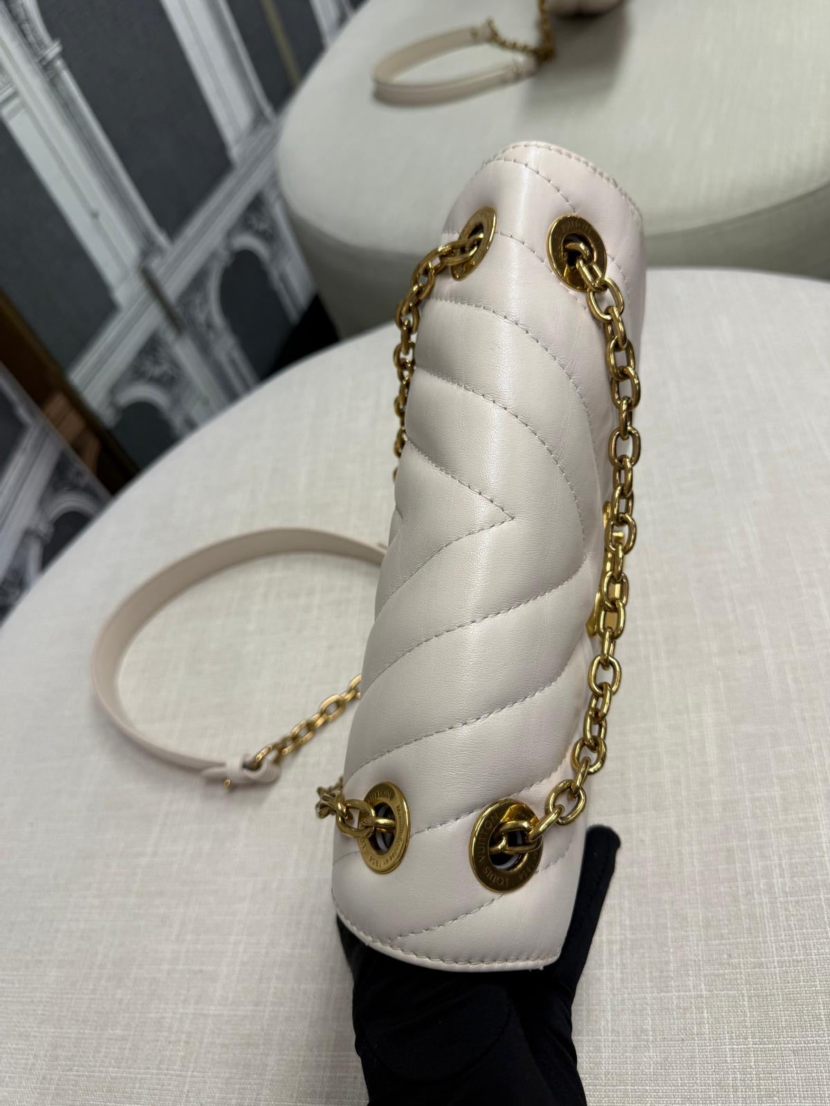 LOUIS VUITTON  NEW WAY MM IVORY CHAIN BAG