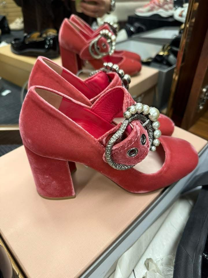MIU MIU VELEVET PINK PEARL PUMP SIZE 35