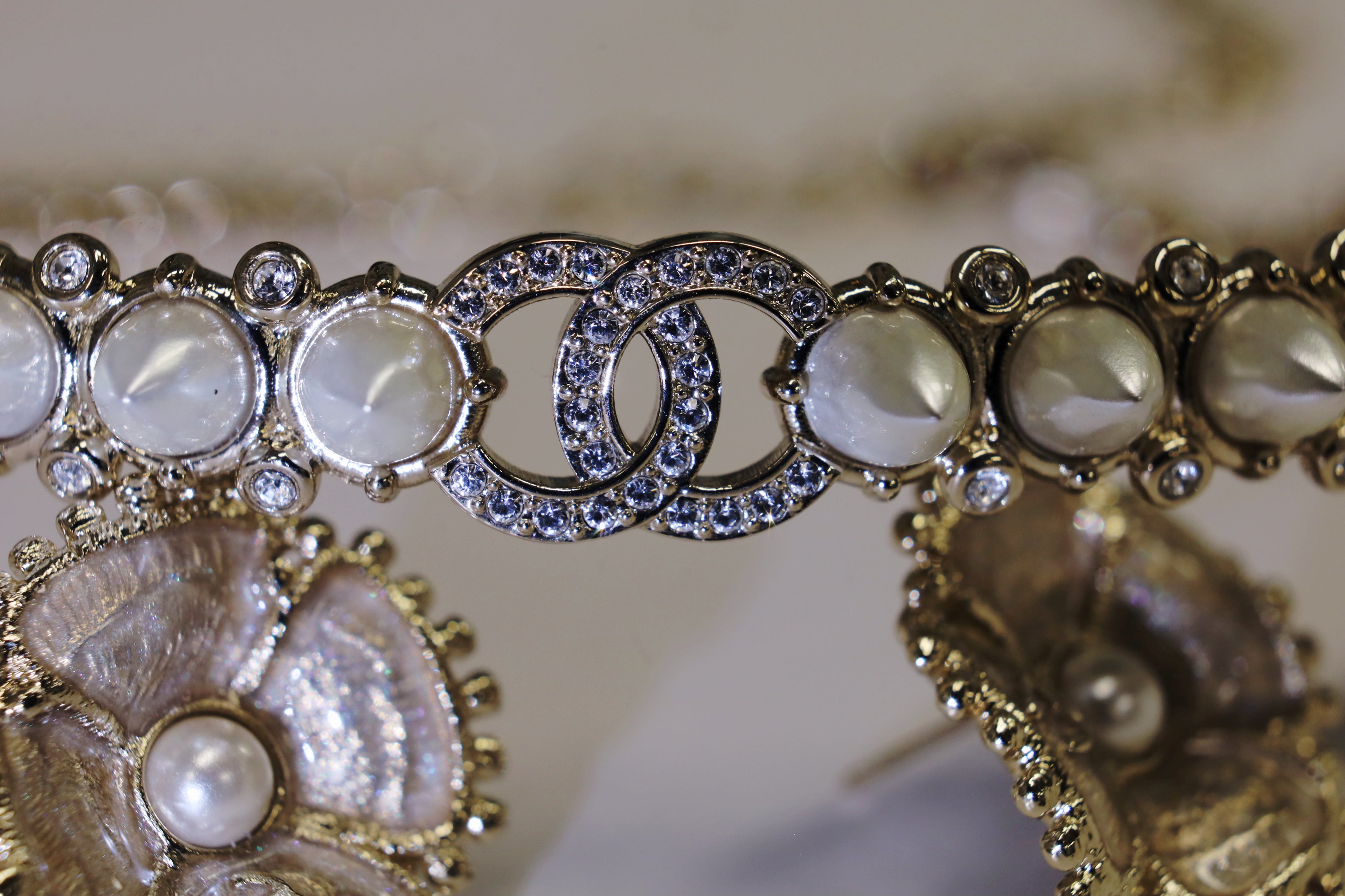 CHANEL COCO MARK A22C CHOKER  PEARL CHAMPAGNE GOLD