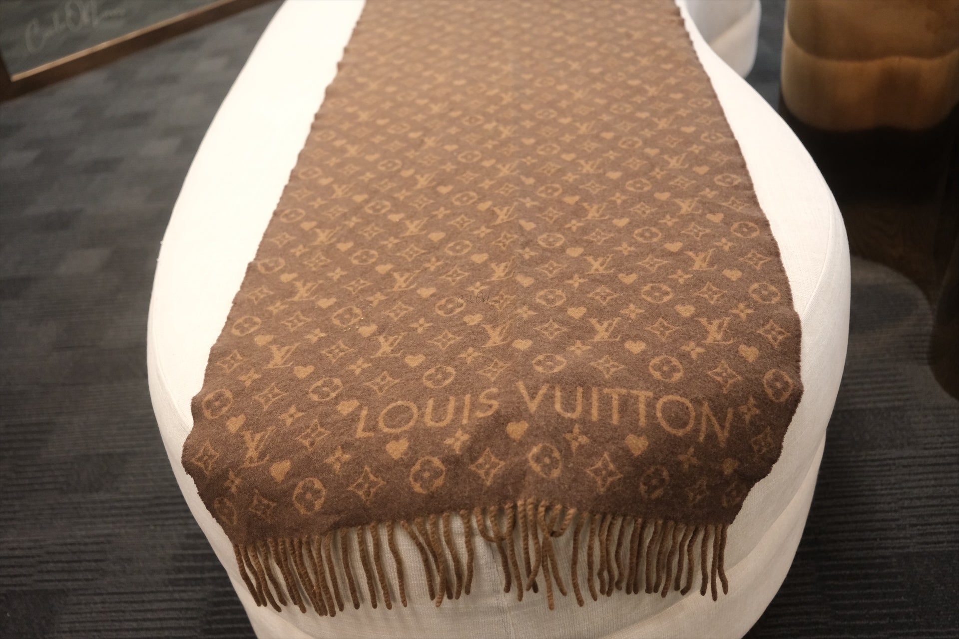 LOUIS VUITTON BROWN CASHMERE GAME ON FRINGE SCARF
