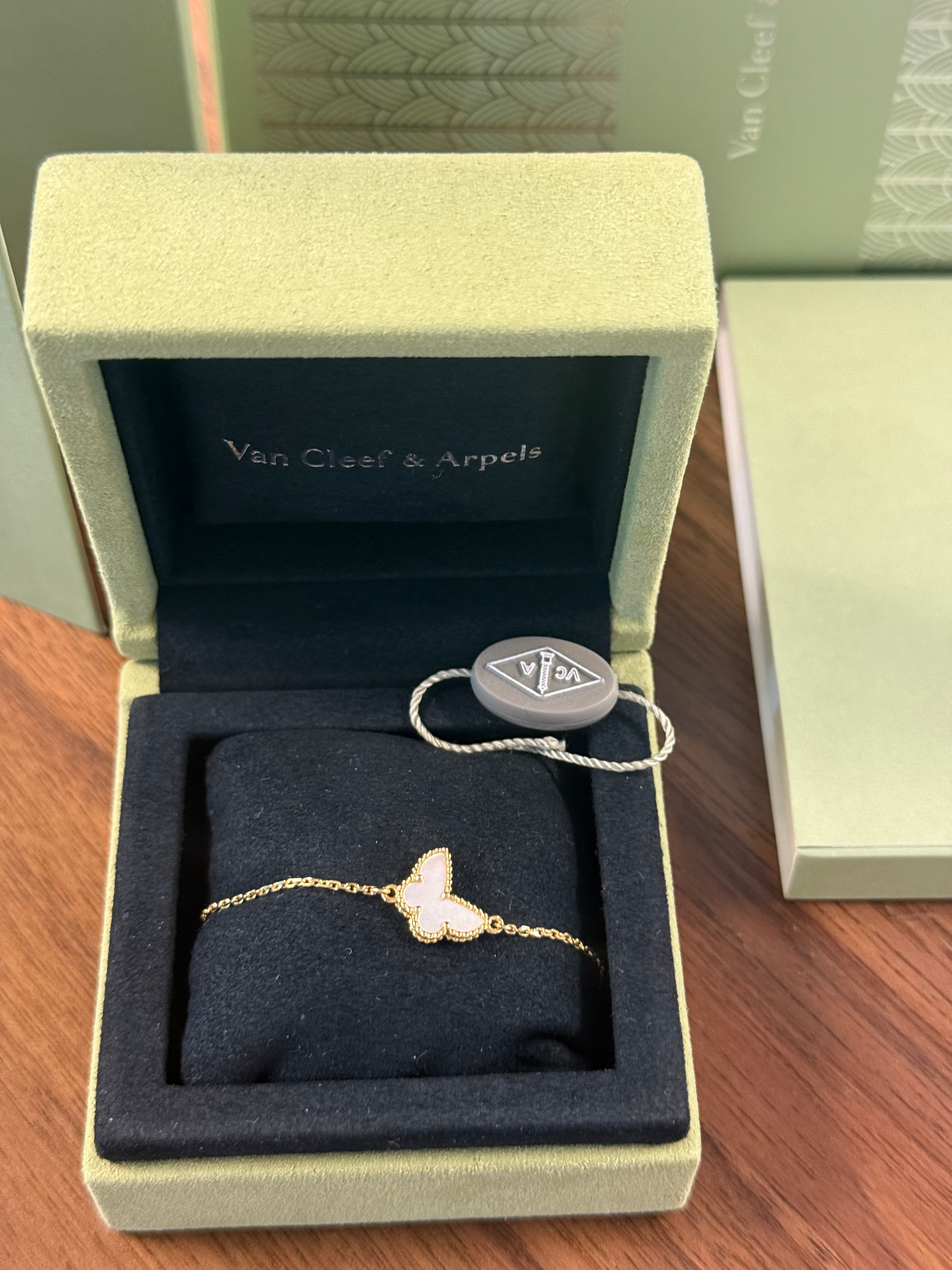 VAN CLEEF & ARPELS BUTTER FLY SWEET MOP YG