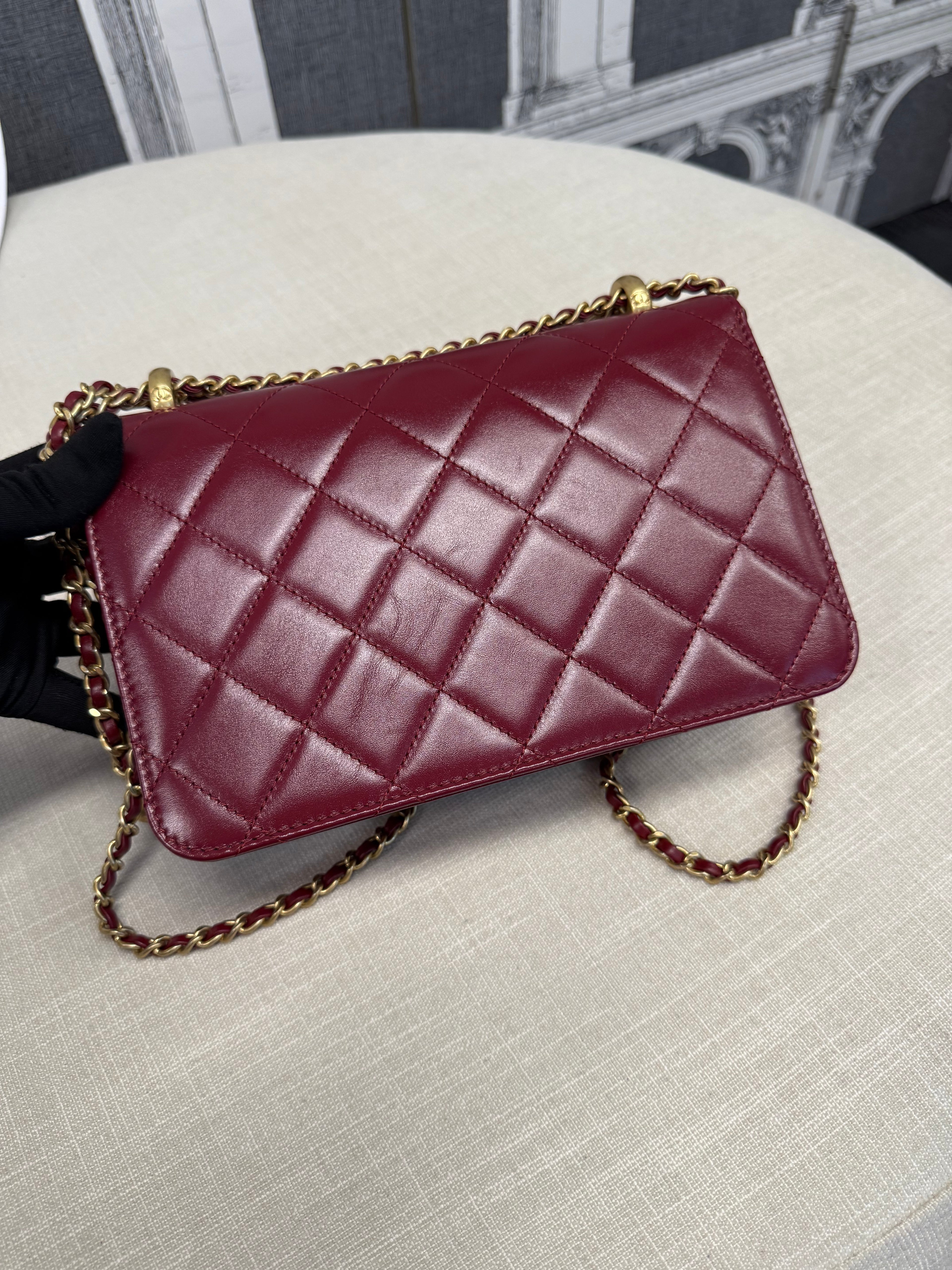 CHANEL 21A MEDIUM GOLD CRUSH FLAP BAG CALFSKIN BURGUNDY GHW 134887426