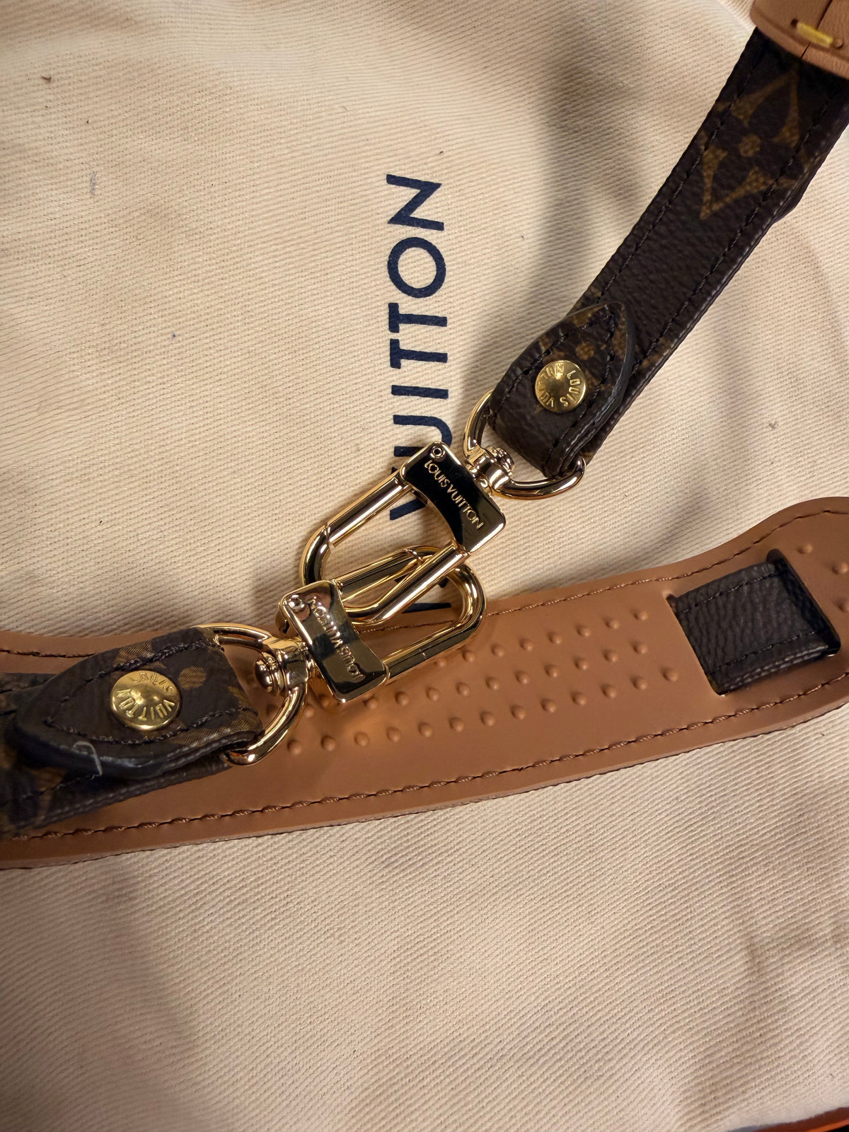 LOUIS VUITTON STRAP MONOGRAM
