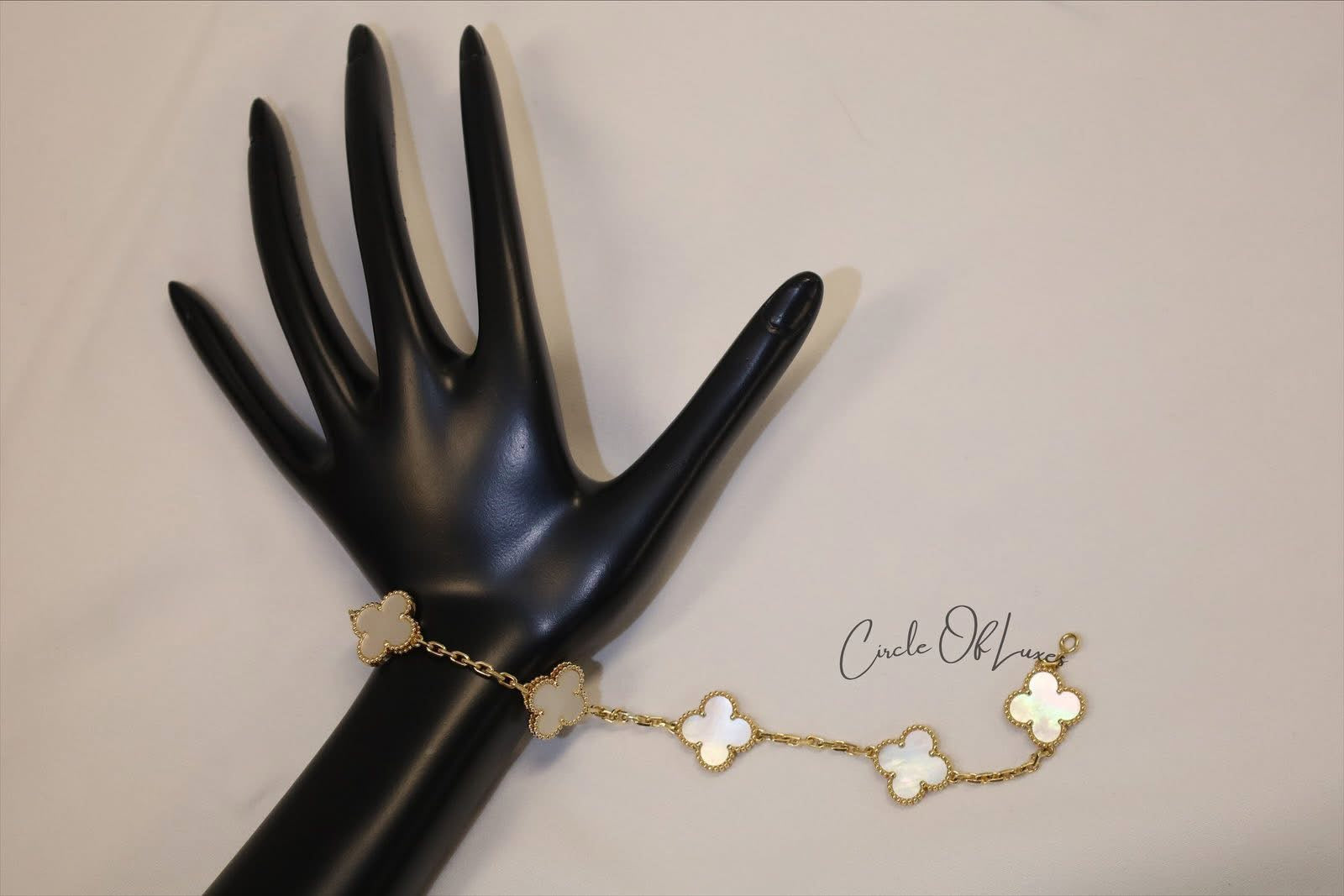 VANCLEEF & ARPEL 5 MOTIF BRACLET MOP YG