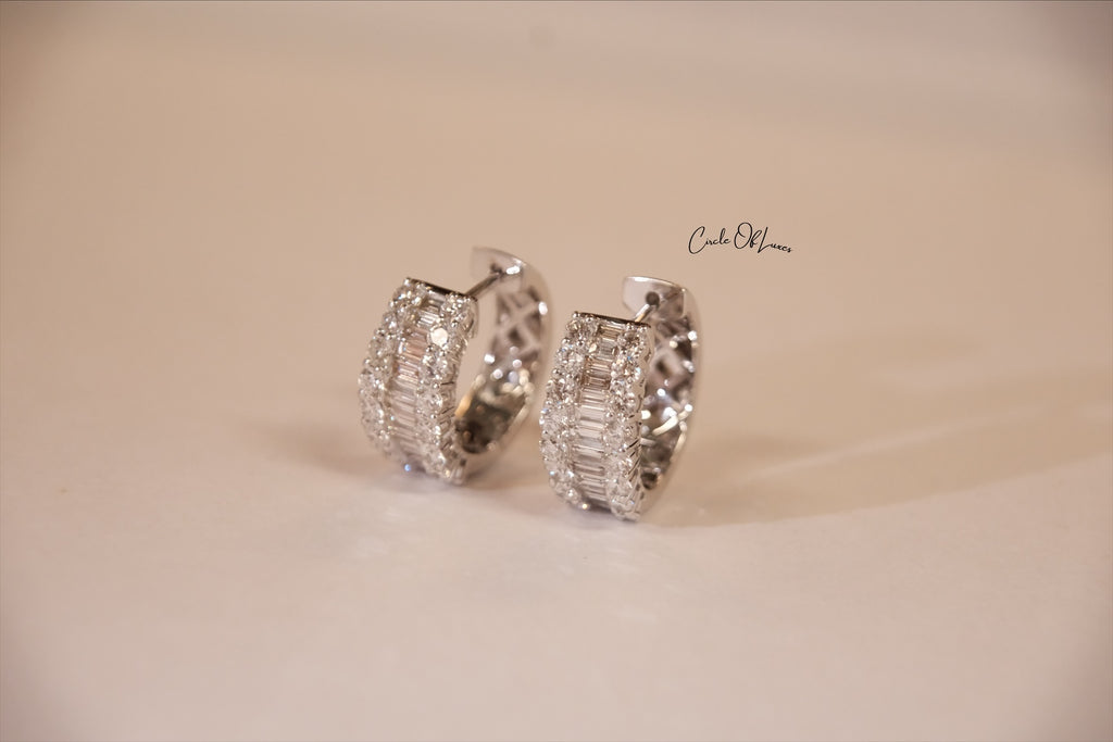 18ct WHITE GOLD CLAW SET ROUND BRILLIANT & BAGUETTE DIAMONDS EARRING