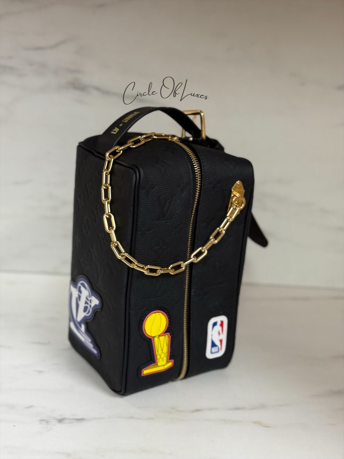 LOUIS VUITTON X  GARDEROBE DOPP KIT NBA EMPREINTE
