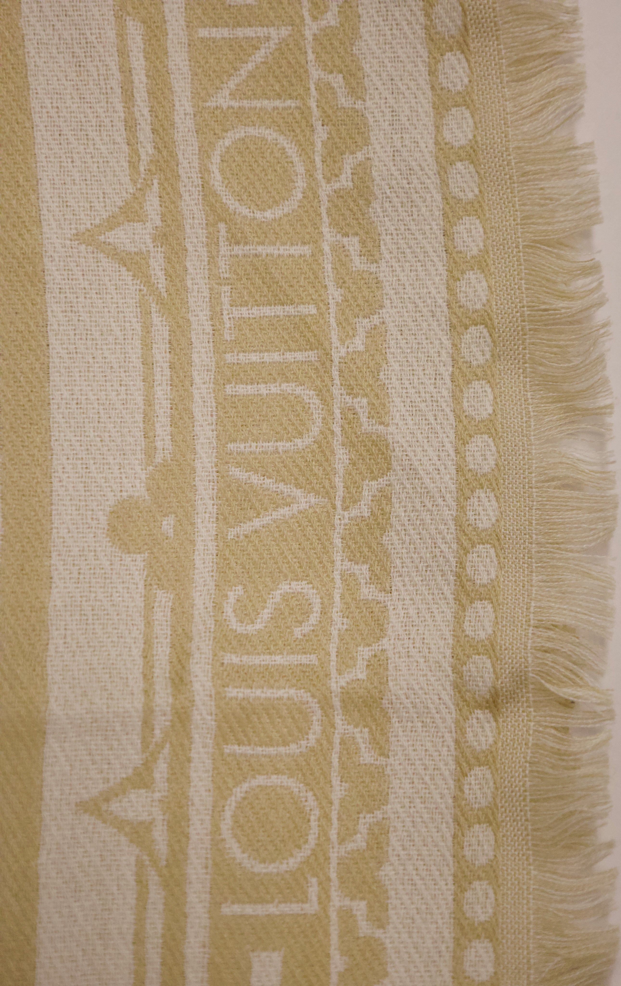 LOUIS VUITTON ETOILE AMAZING SCARF/STOLE