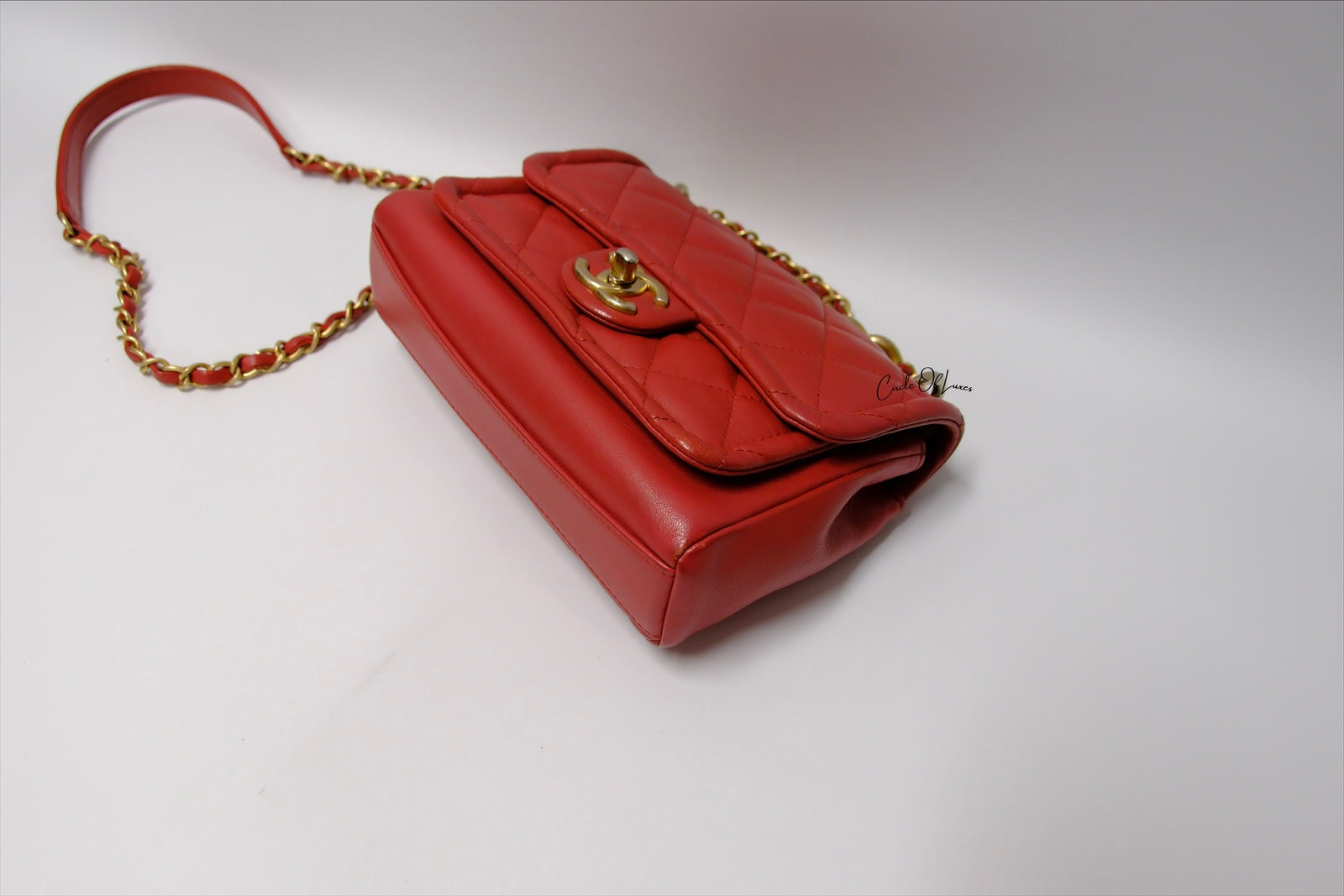CHANEL CHAIN LINKED CC FLAP LAMSKIN RED GAHW