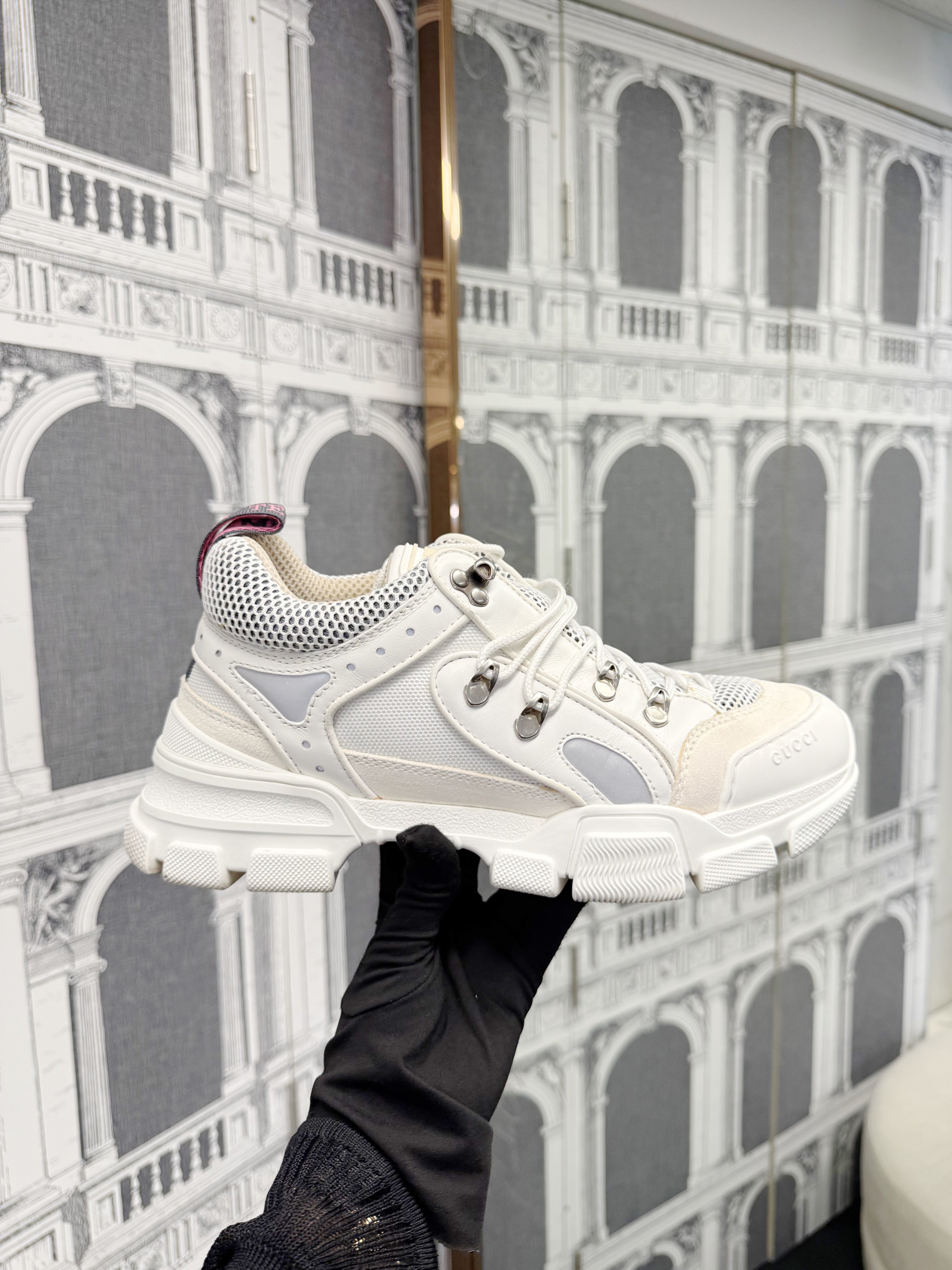 GUCCI FLASHTREK WHITE SHOES SIZE 6