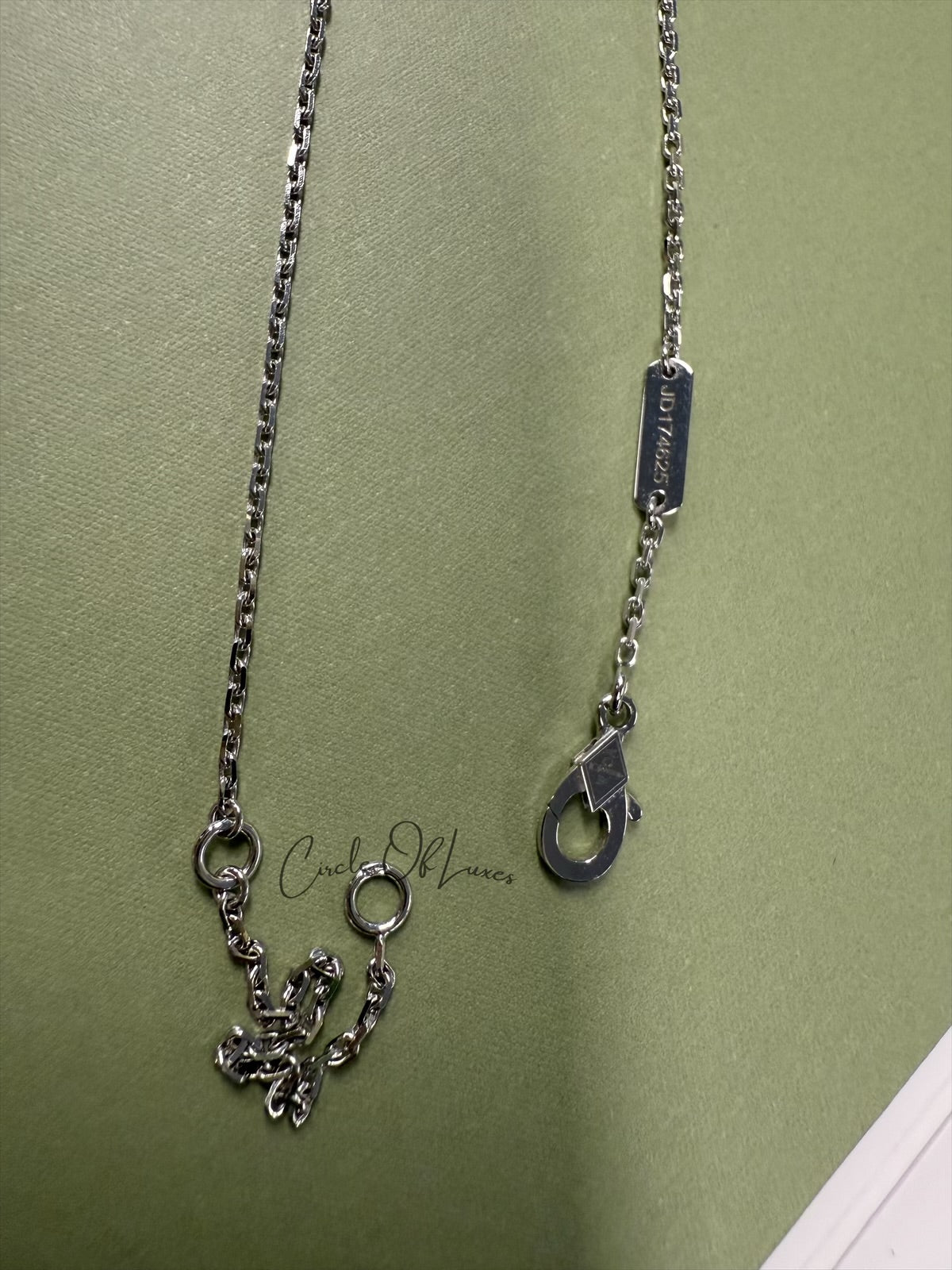 VAN CLEEF HOLIDAY PENDANT WHITE GOLD
