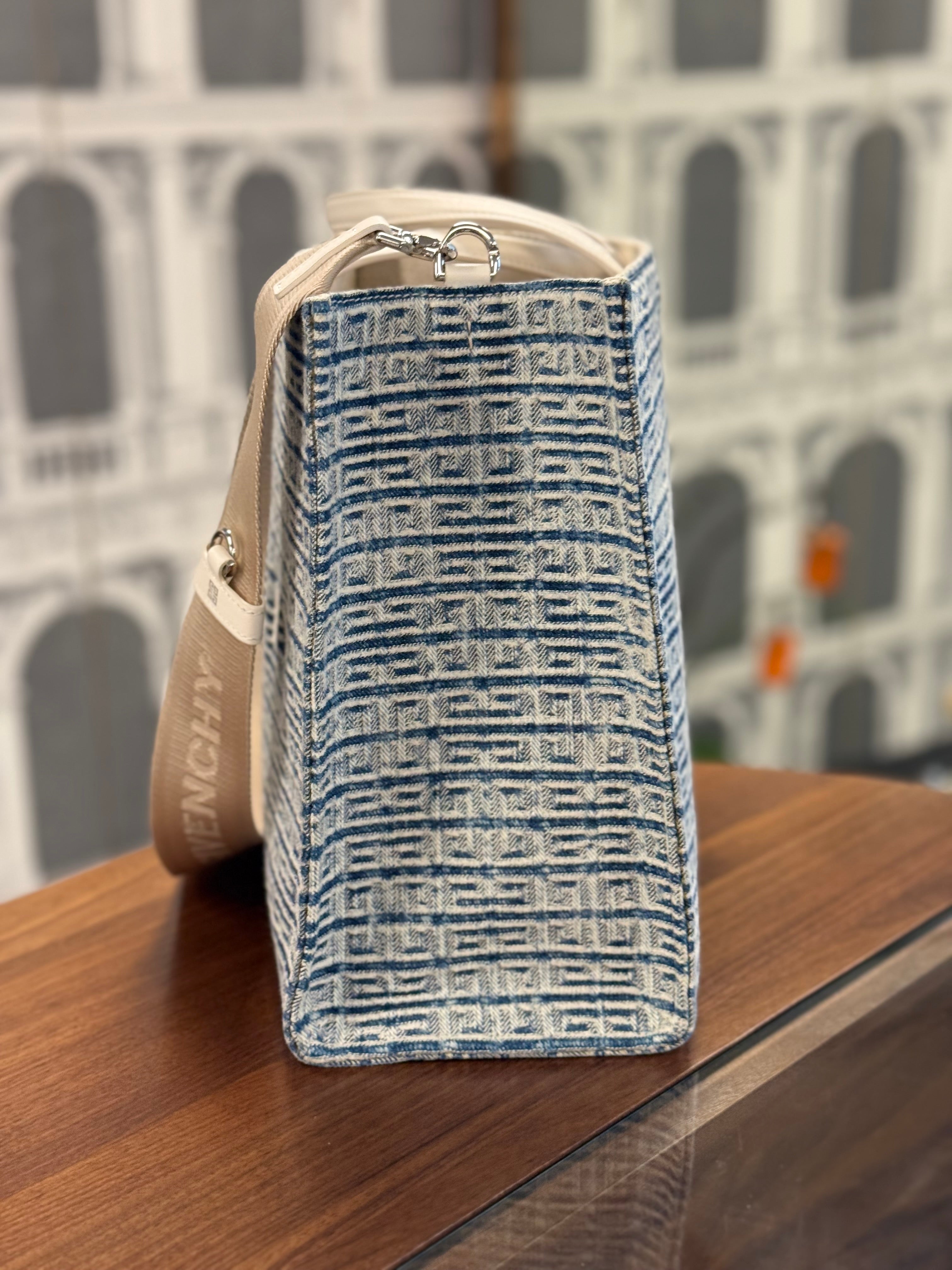 GIVENCHY TOTE MEDIUM CANVAS