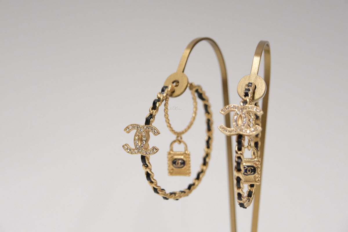 CHANEL 20P HOOPS EARRING GOLD TONE