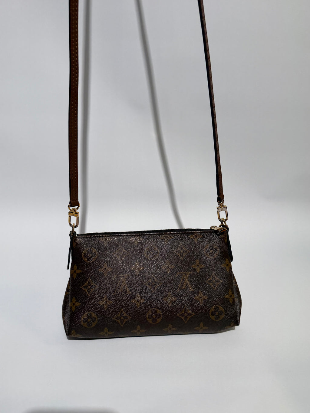 LOUIS VUITTON PALLAS MONOGRAM /NOIR CLUTCH  2