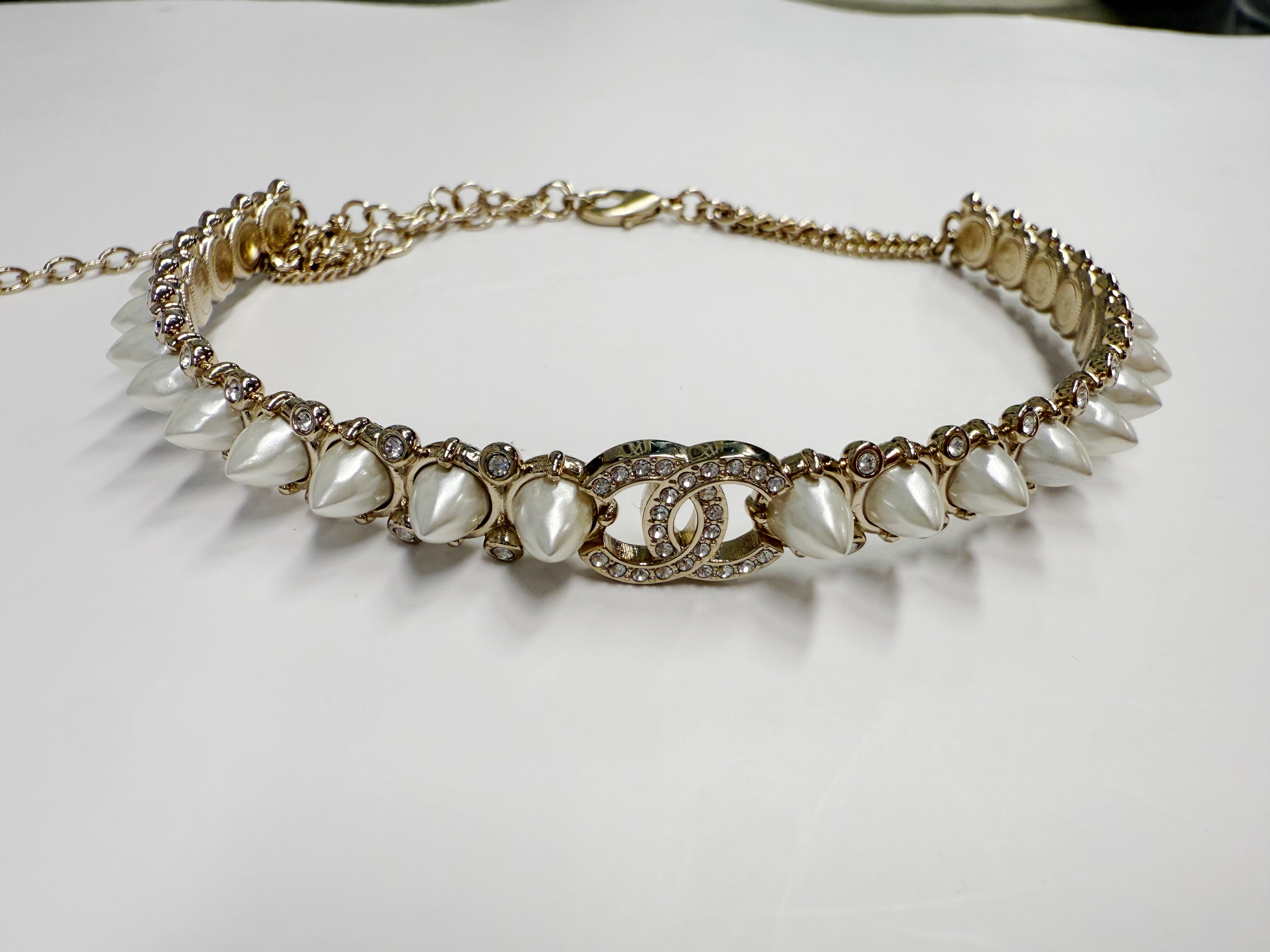 CHANEL COCO MARK A22C CHOKER  PEARL CHAMPAGNE GOLD