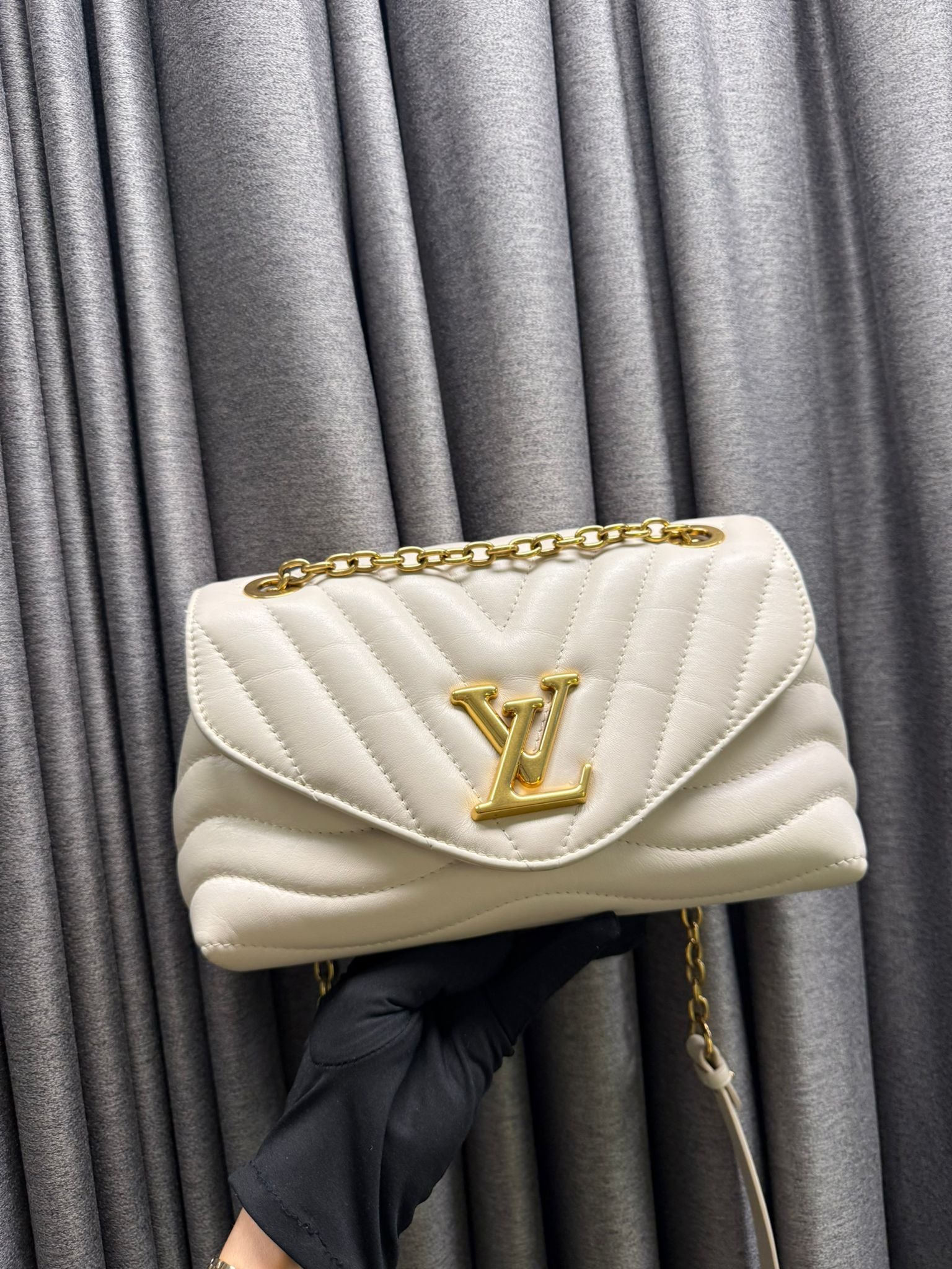 LOUIS VUITTON  NEW WAY MM IVORY CHAIN BAG