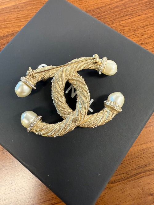 CHANEL  CC PEARL  & CRYSTAL BROOCH