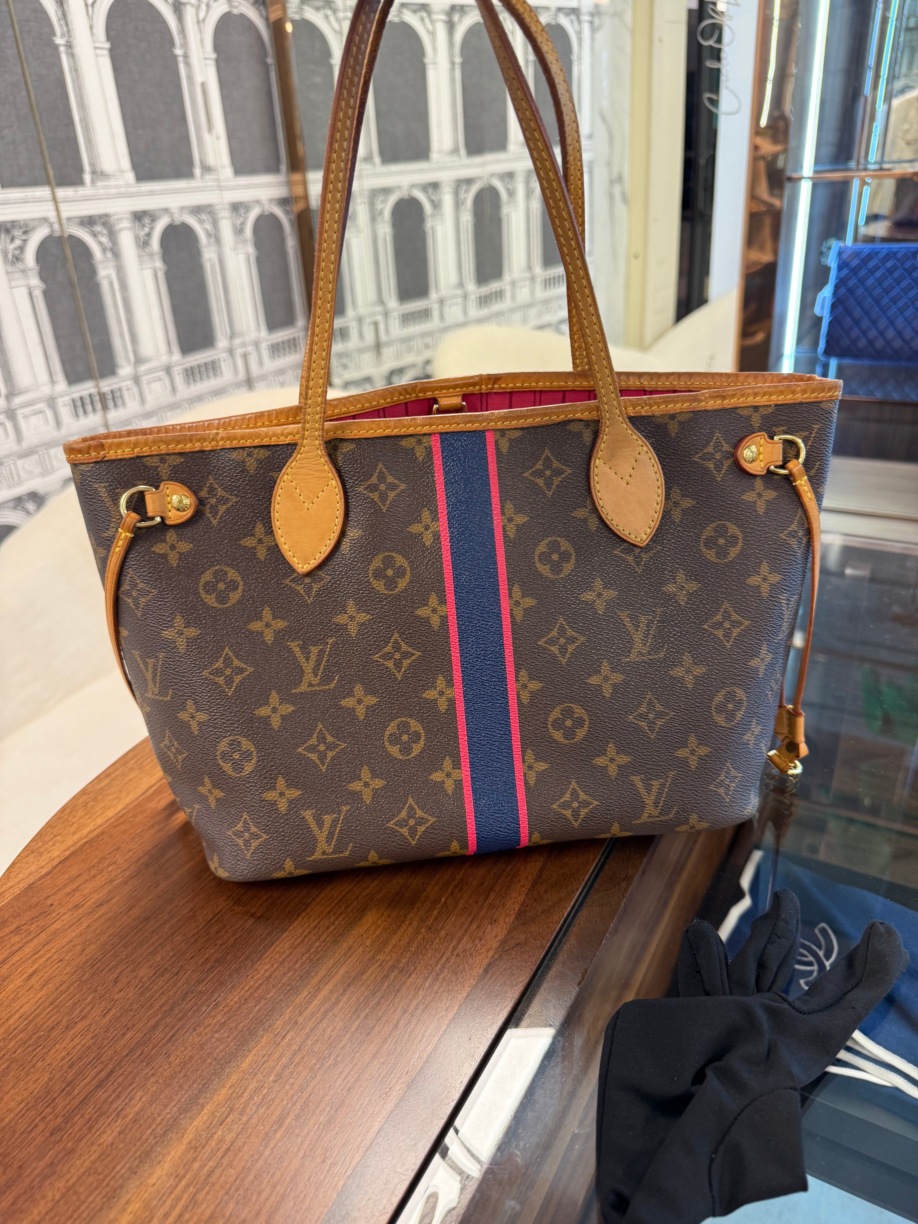 LOUIS VUITTON NEVERFULL PM