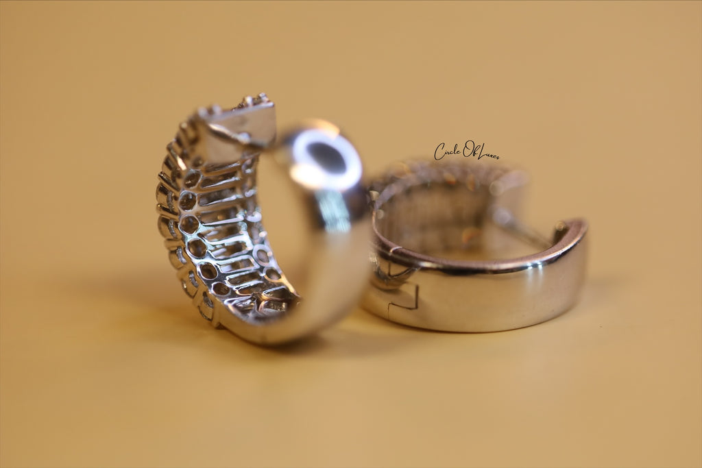 18ct WHITE GOLD CLAW SET ROUND BRILLIANT & BAGUETTE DIAMONDS EARRING