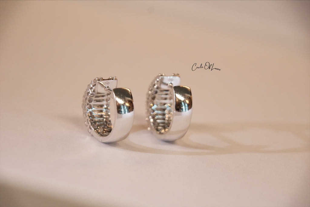 18ct WHITE GOLD CLAW SET ROUND BRILLIANT & BAGUETTE DIAMONDS EARRING