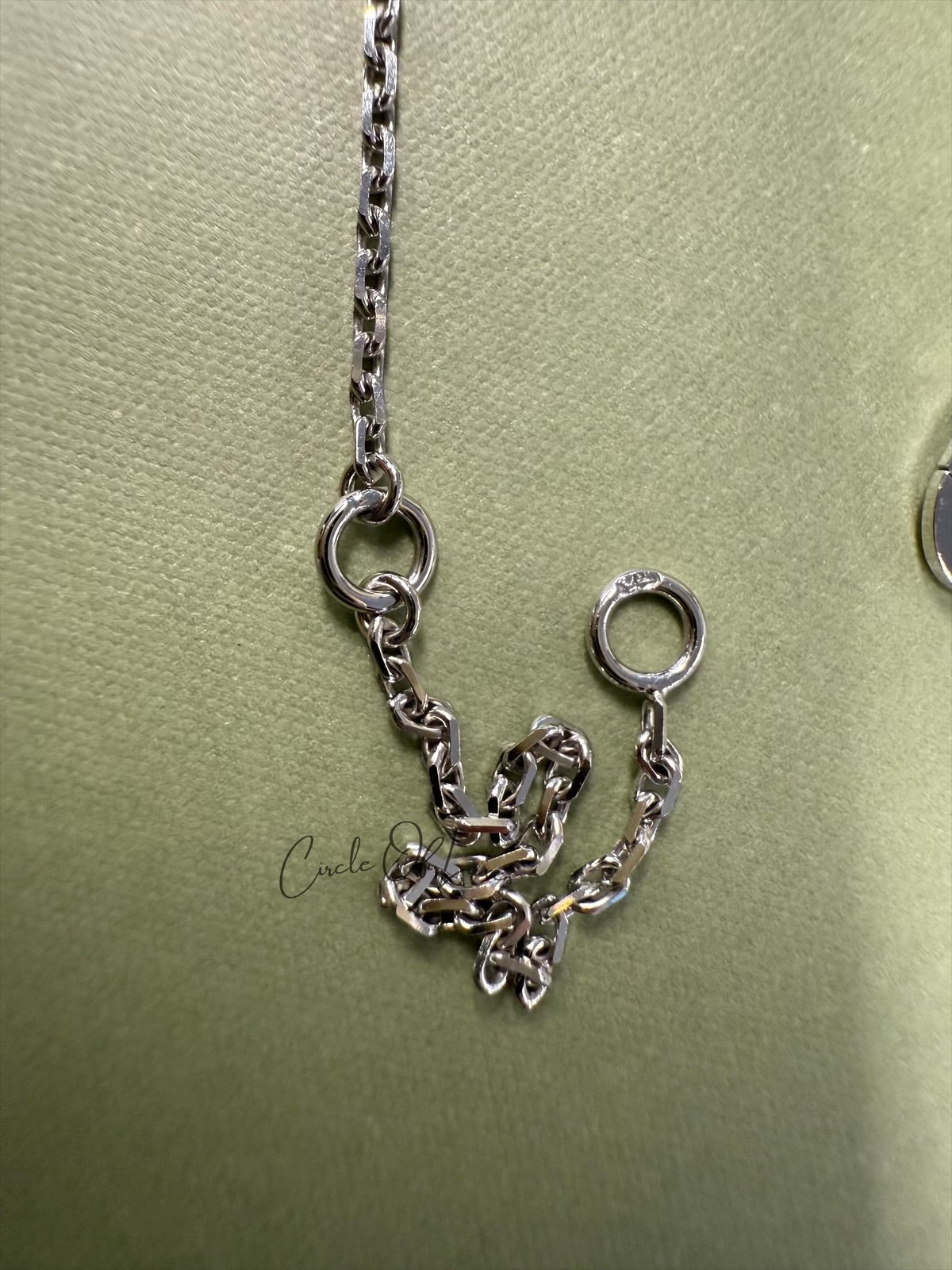 VAN CLEEF HOLIDAY PENDANT WHITE GOLD