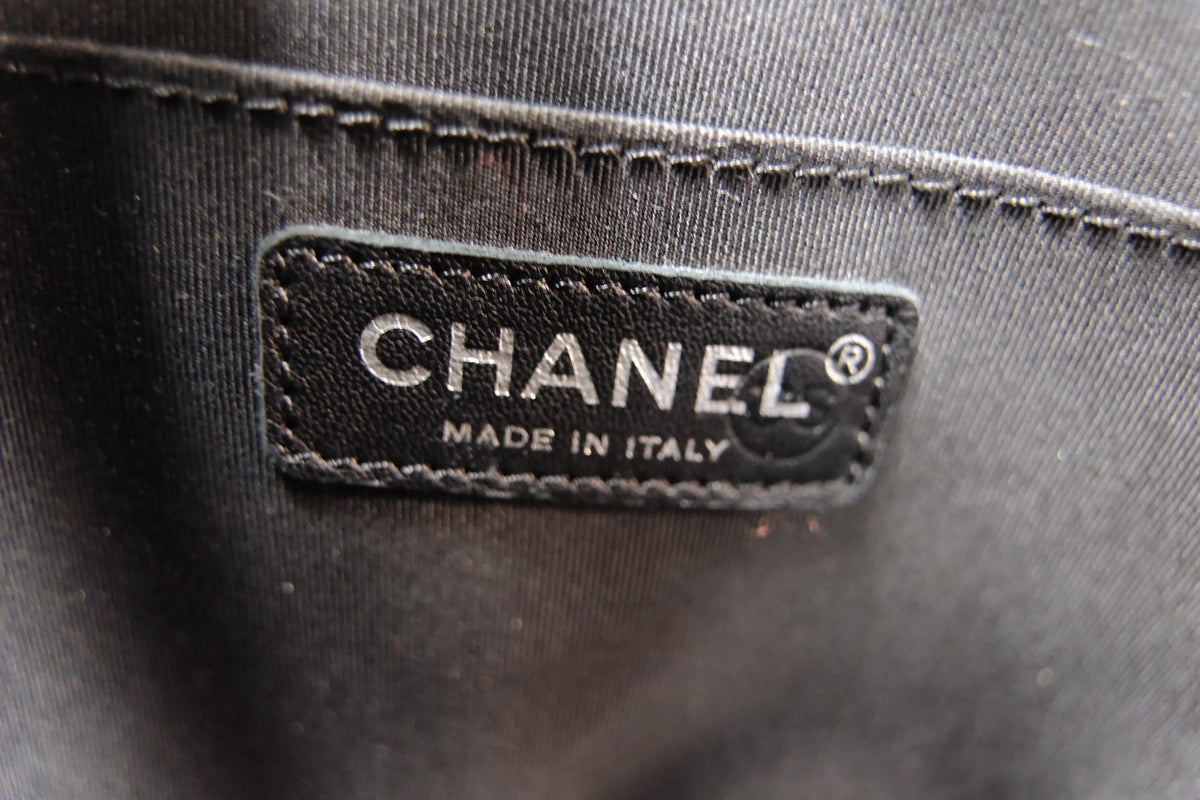 CHANEL PARIS HUMBURG 2018 DOUBLE CAMERA SHINNY SKIN