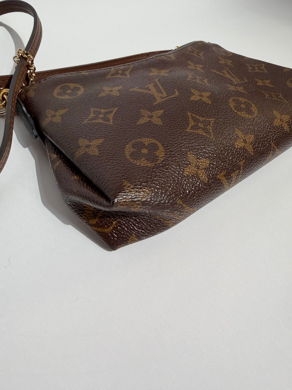 LOUIS VUITTON PALLAS MONOGRAM /NOIR CLUTCH  2