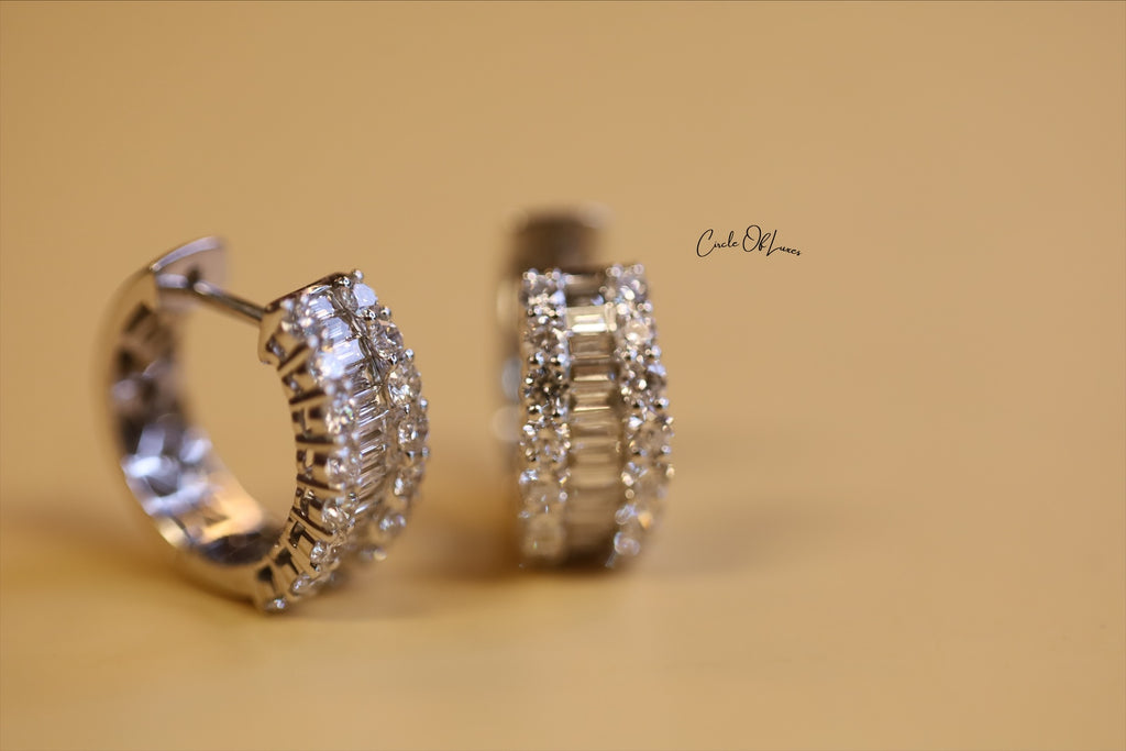 18ct WHITE GOLD CLAW SET ROUND BRILLIANT & BAGUETTE DIAMONDS EARRING