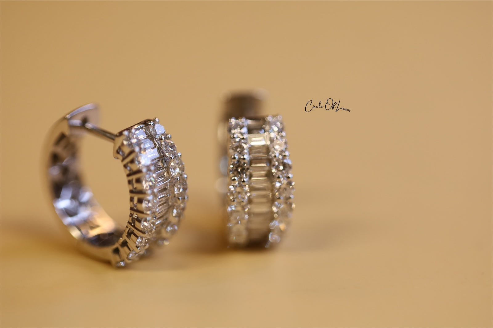 18ct WHITE GOLD CLAW SET ROUND BRILLIANT & BAGUETTE DIAMONDS EARRING