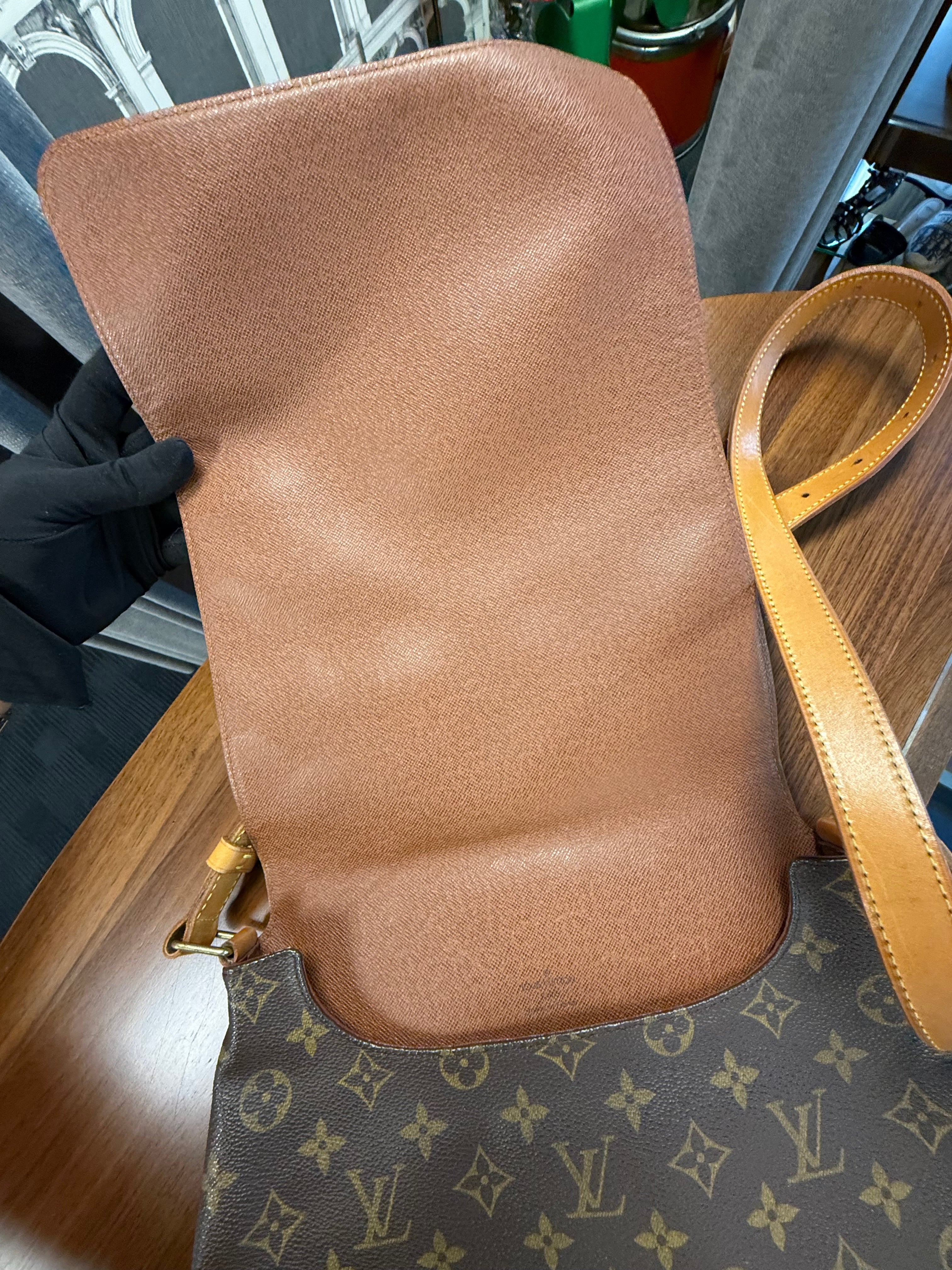 LOUIS VUITTON MUSETTE MESSENGER BAG