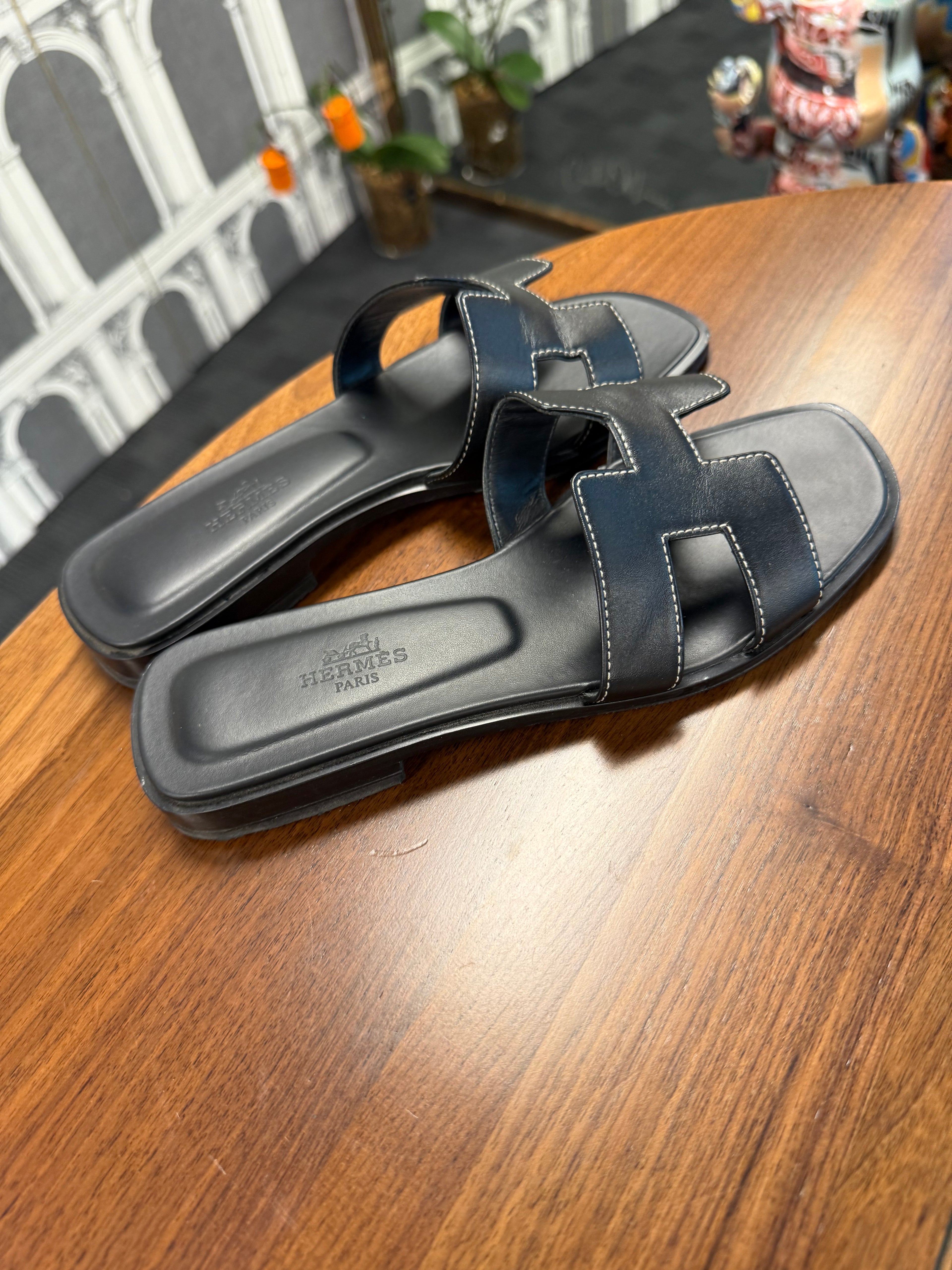 HERMES ORAN SANDAL SIZE 36 NOIR